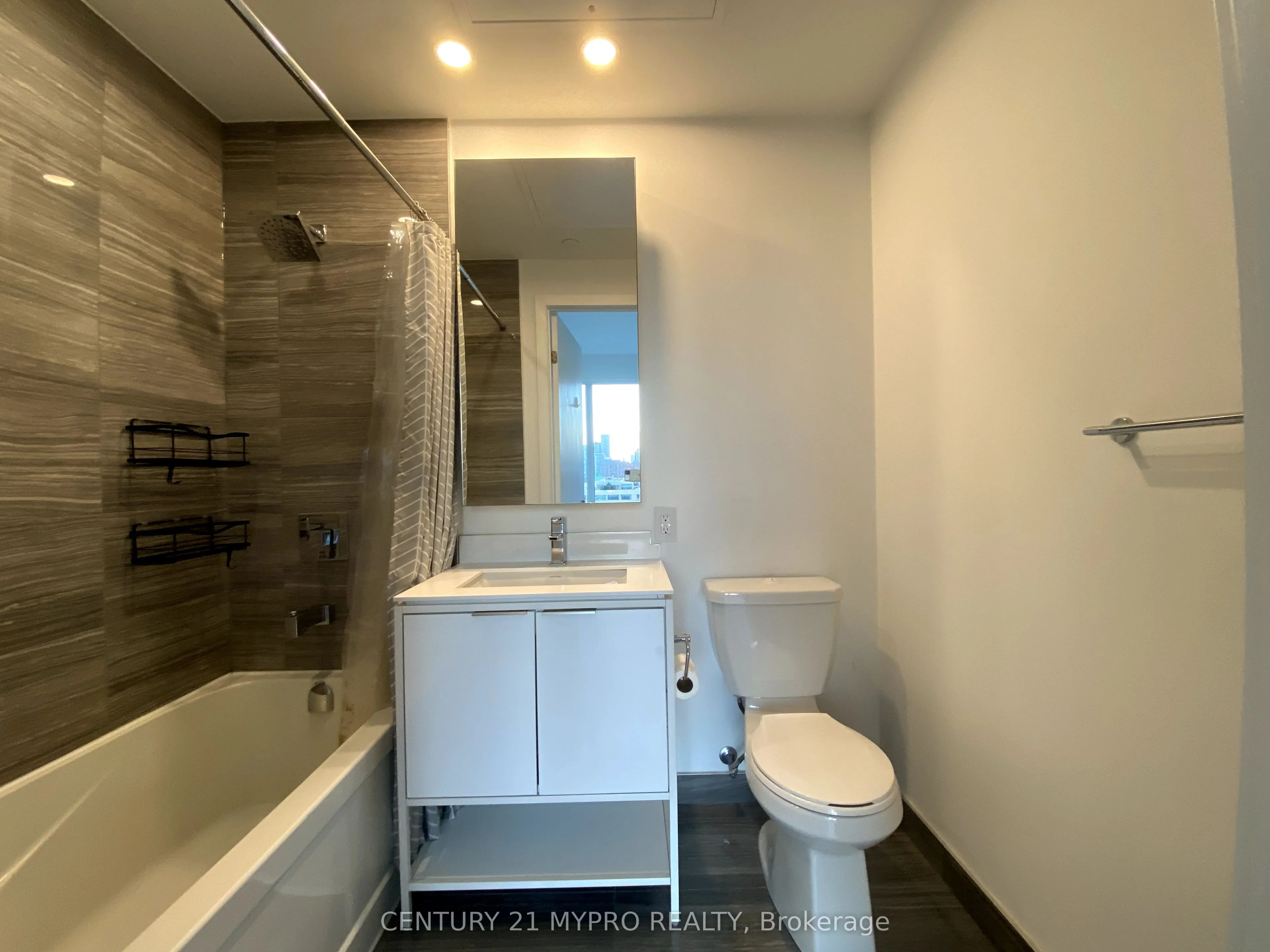 77 Shuter Street, #2313