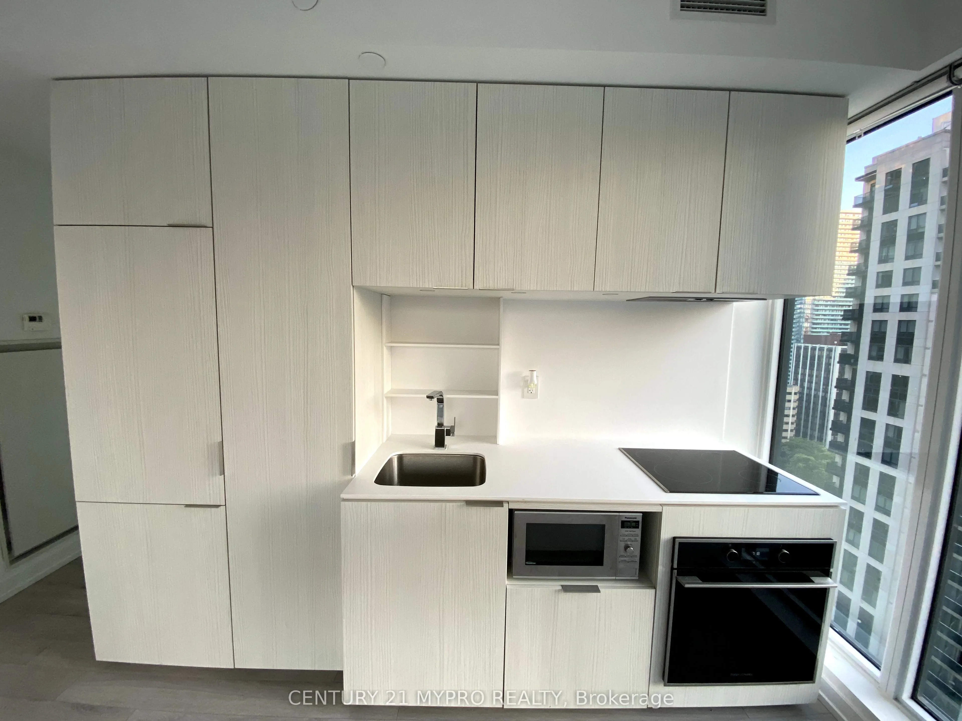 77 Shuter Street, #2313