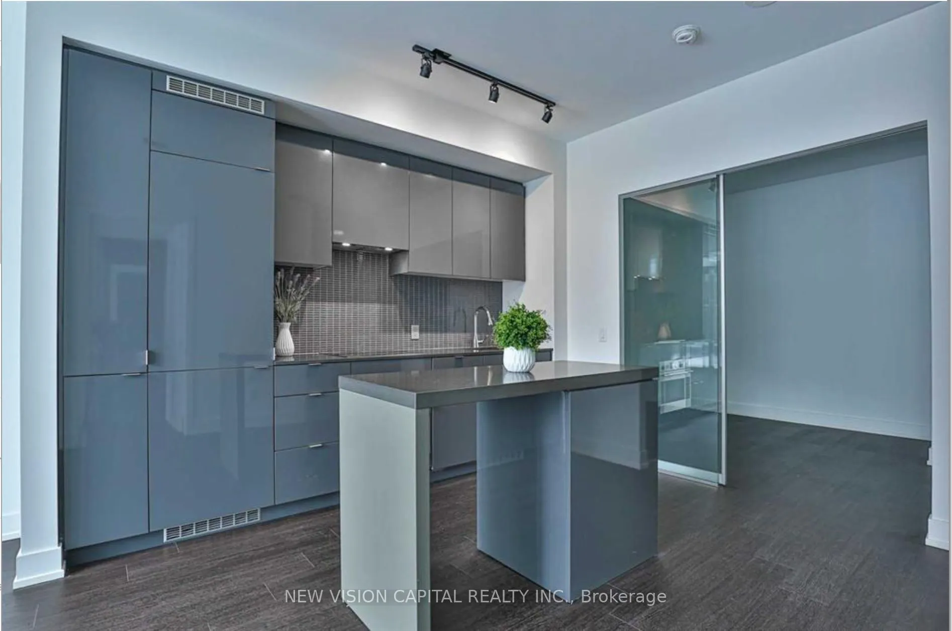 7 Grenville Street, #715