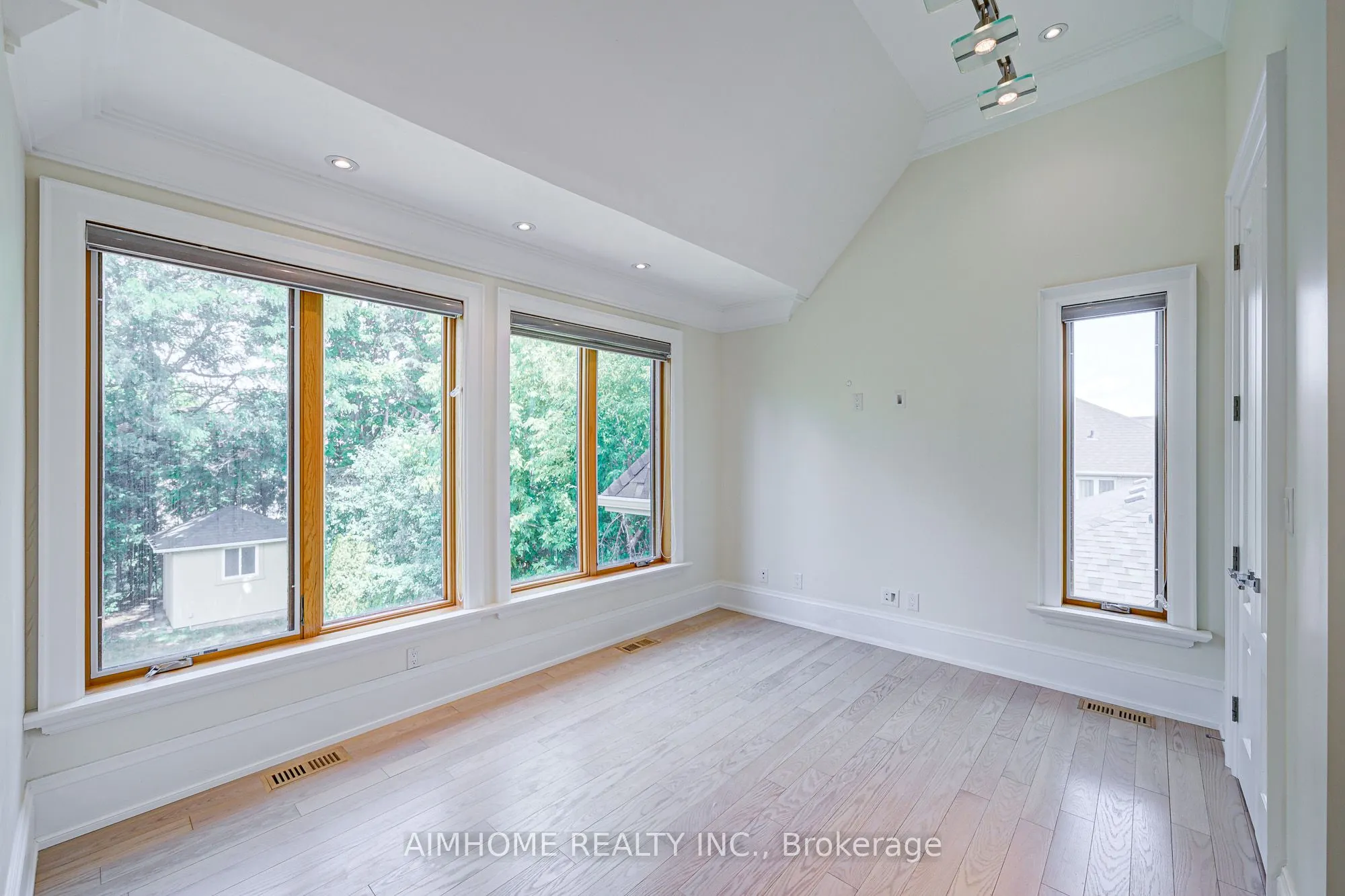16 Winlock Park, #Upper Levels