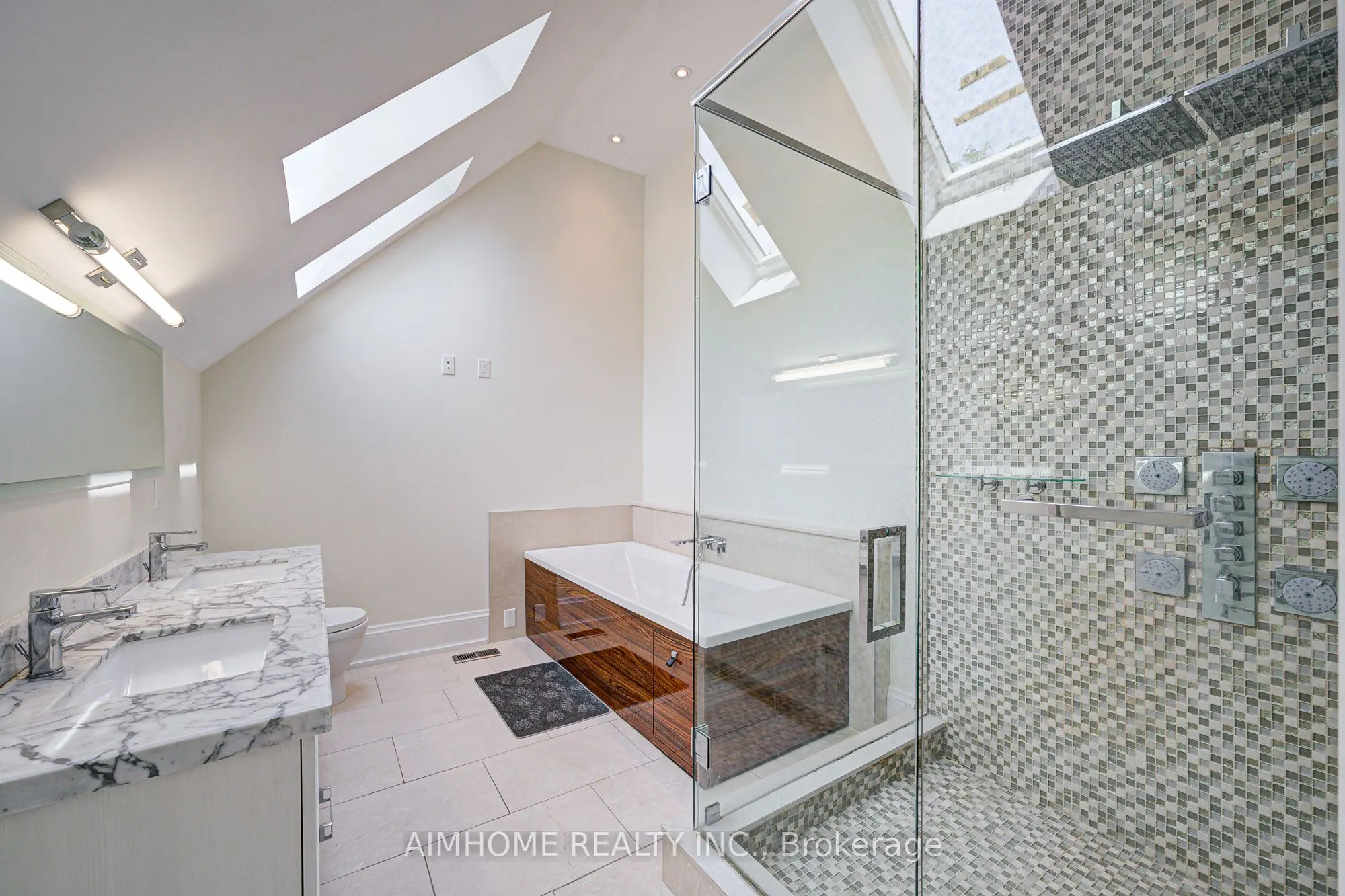 16 Winlock Park, #Upper Levels