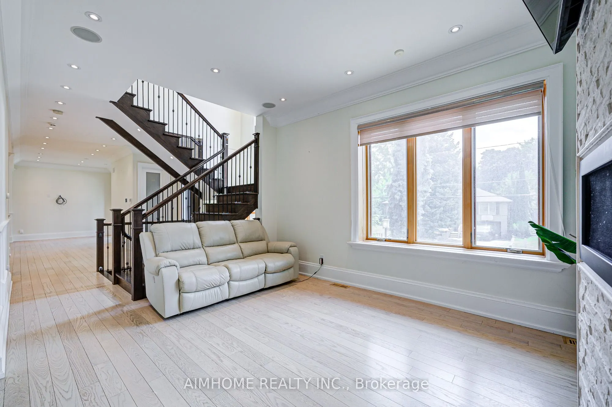 16 Winlock Park, #Upper Levels