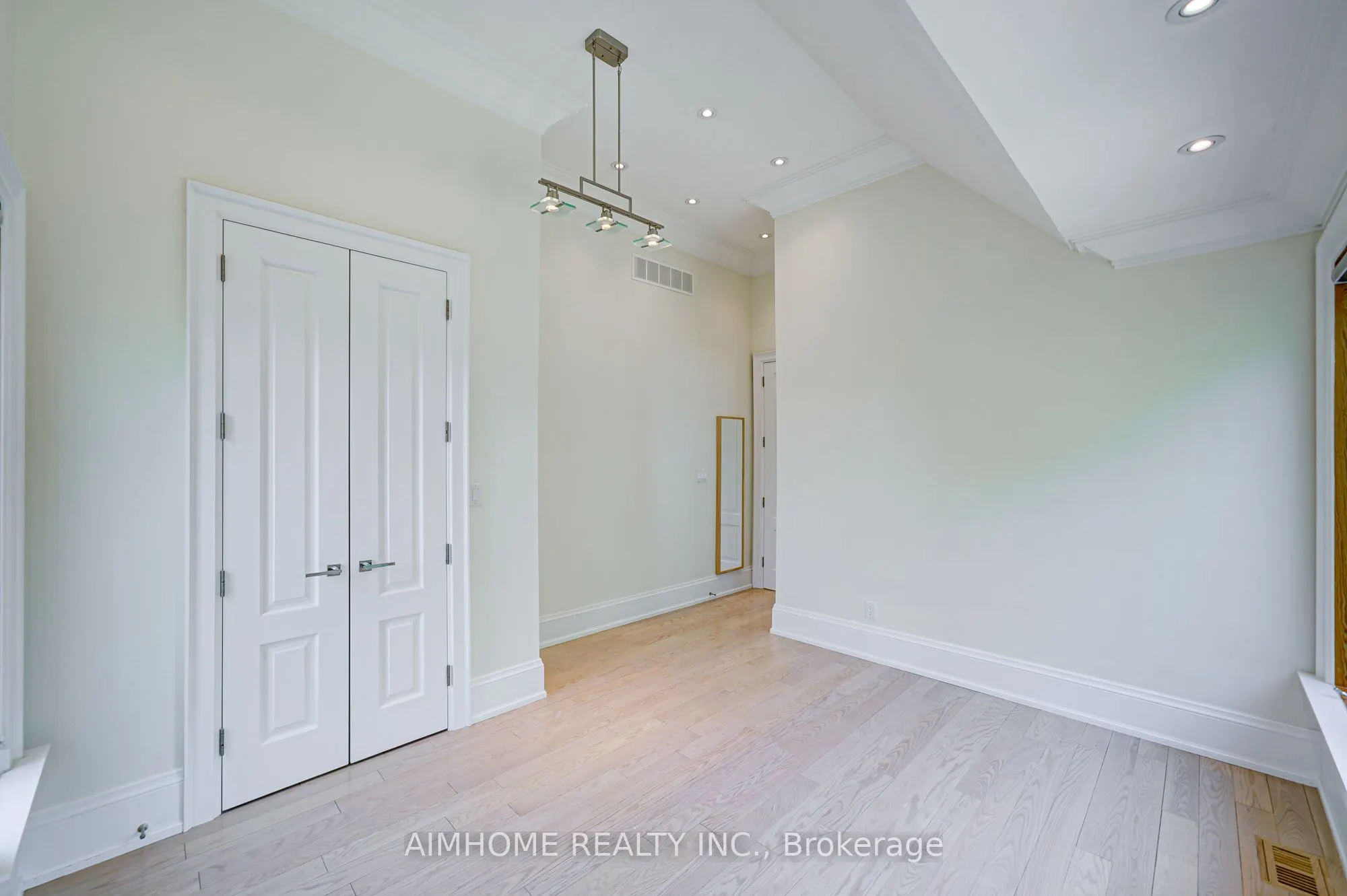16 Winlock Park, #Upper Levels