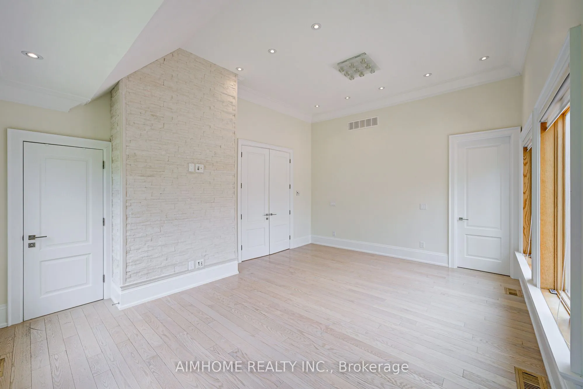 16 Winlock Park, #Upper Levels