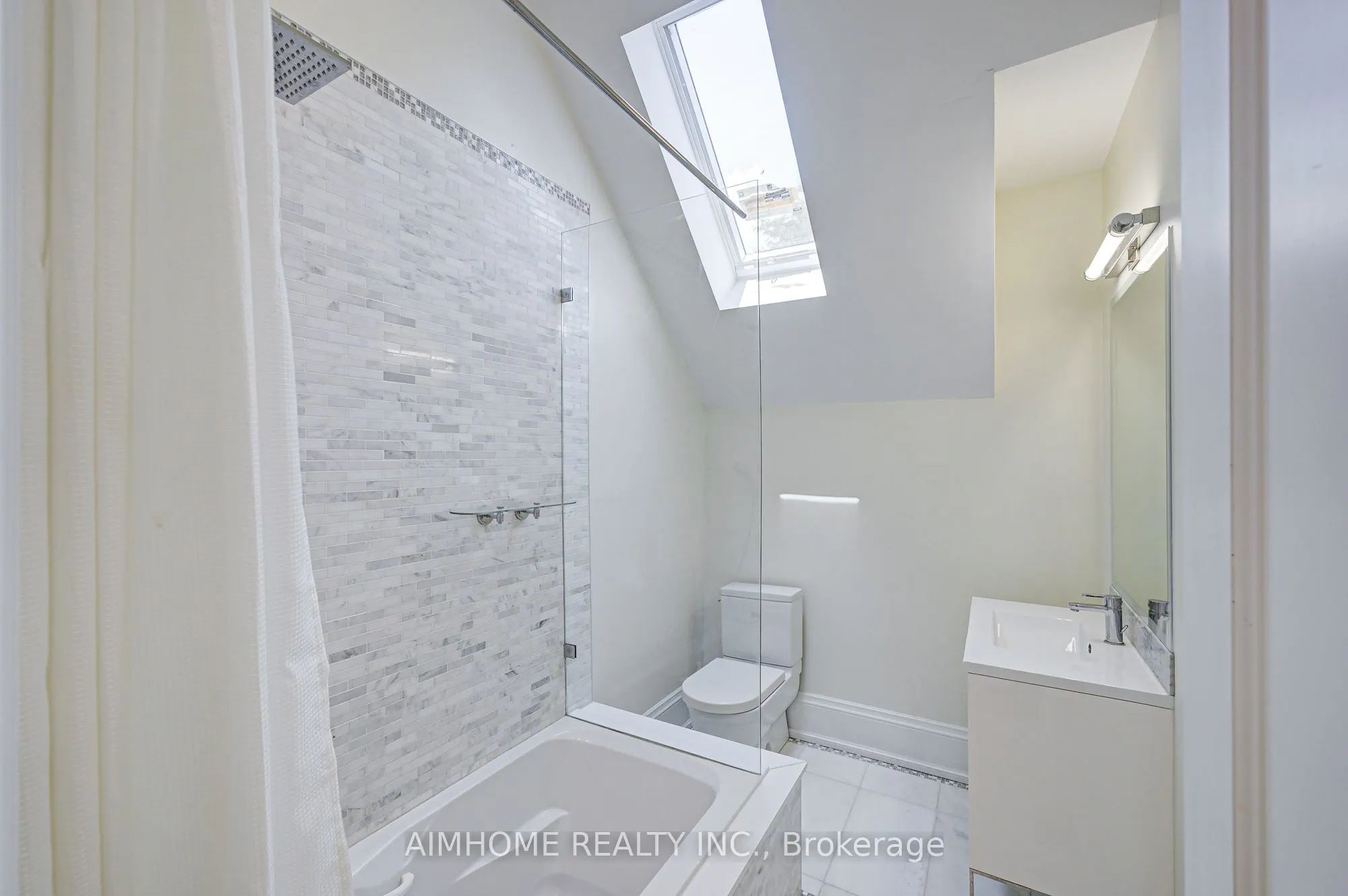 16 Winlock Park, #Upper Levels