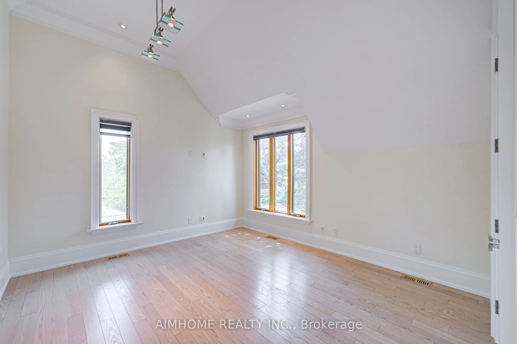 16 Winlock Park, #Upper Levels