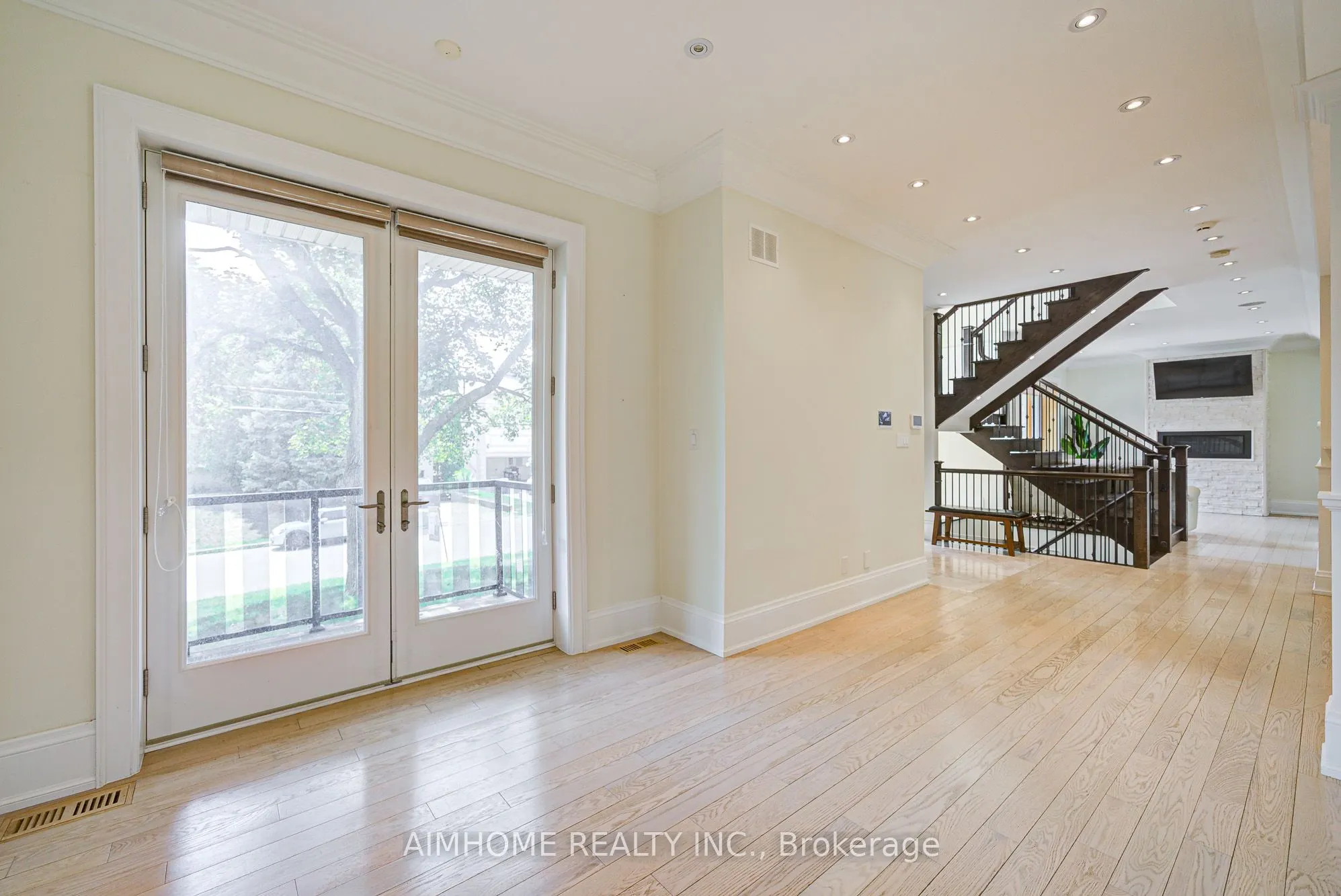 16 Winlock Park, #Upper Levels