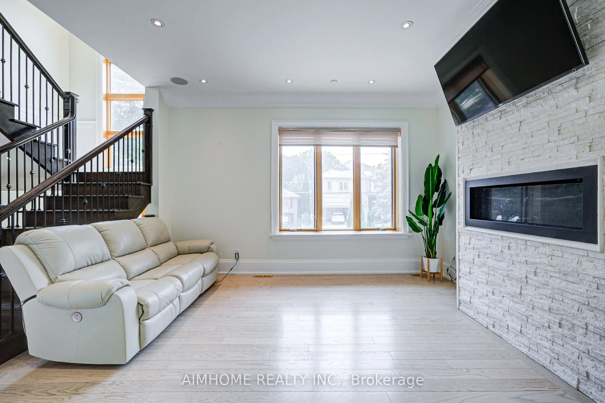 16 Winlock Park, #Upper Levels