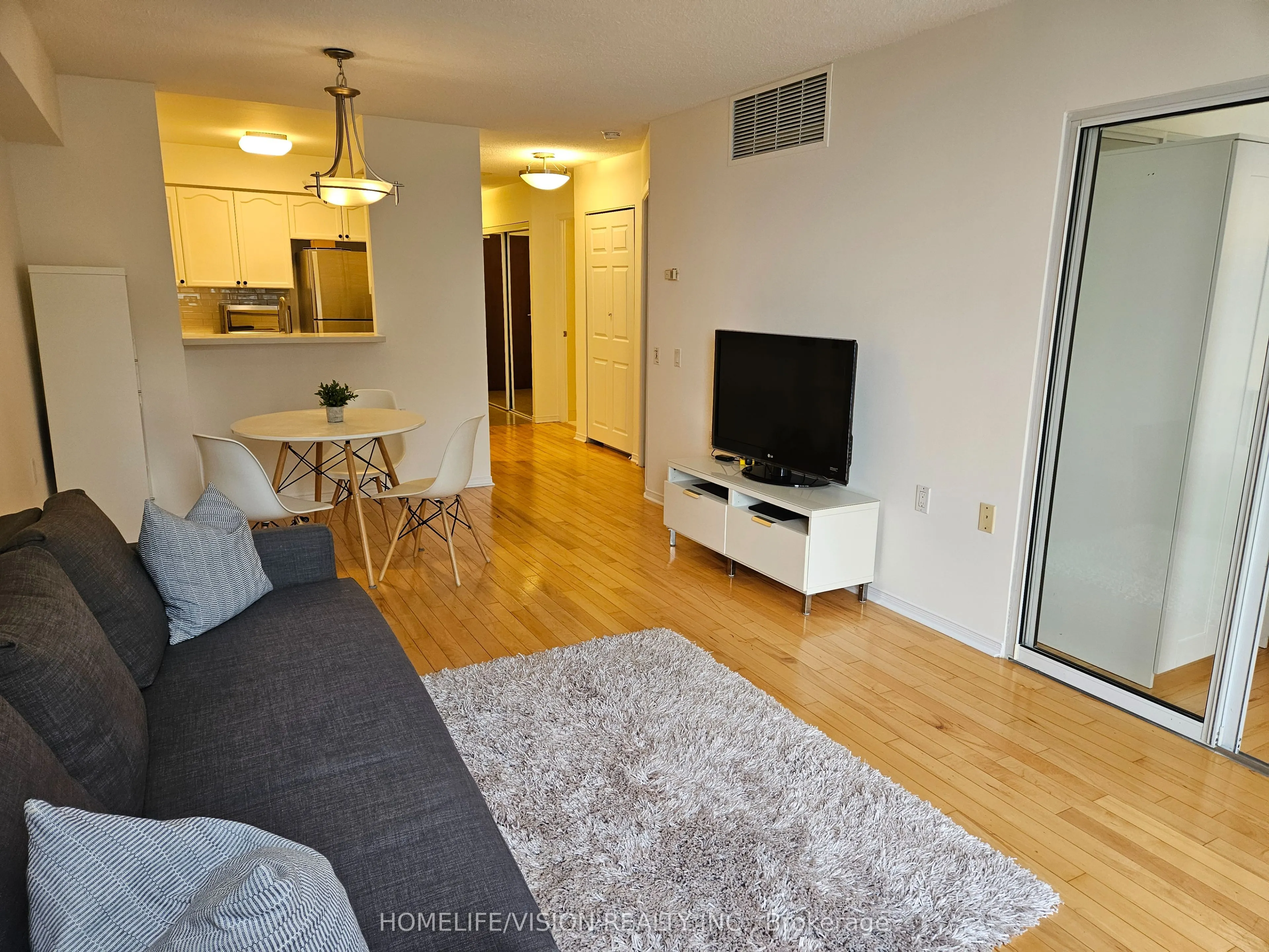 35 Finch Avenue E, #703