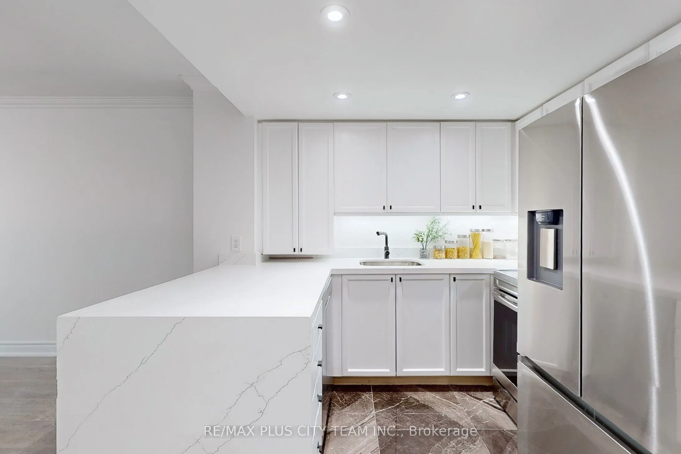 8 Park Road, #2515