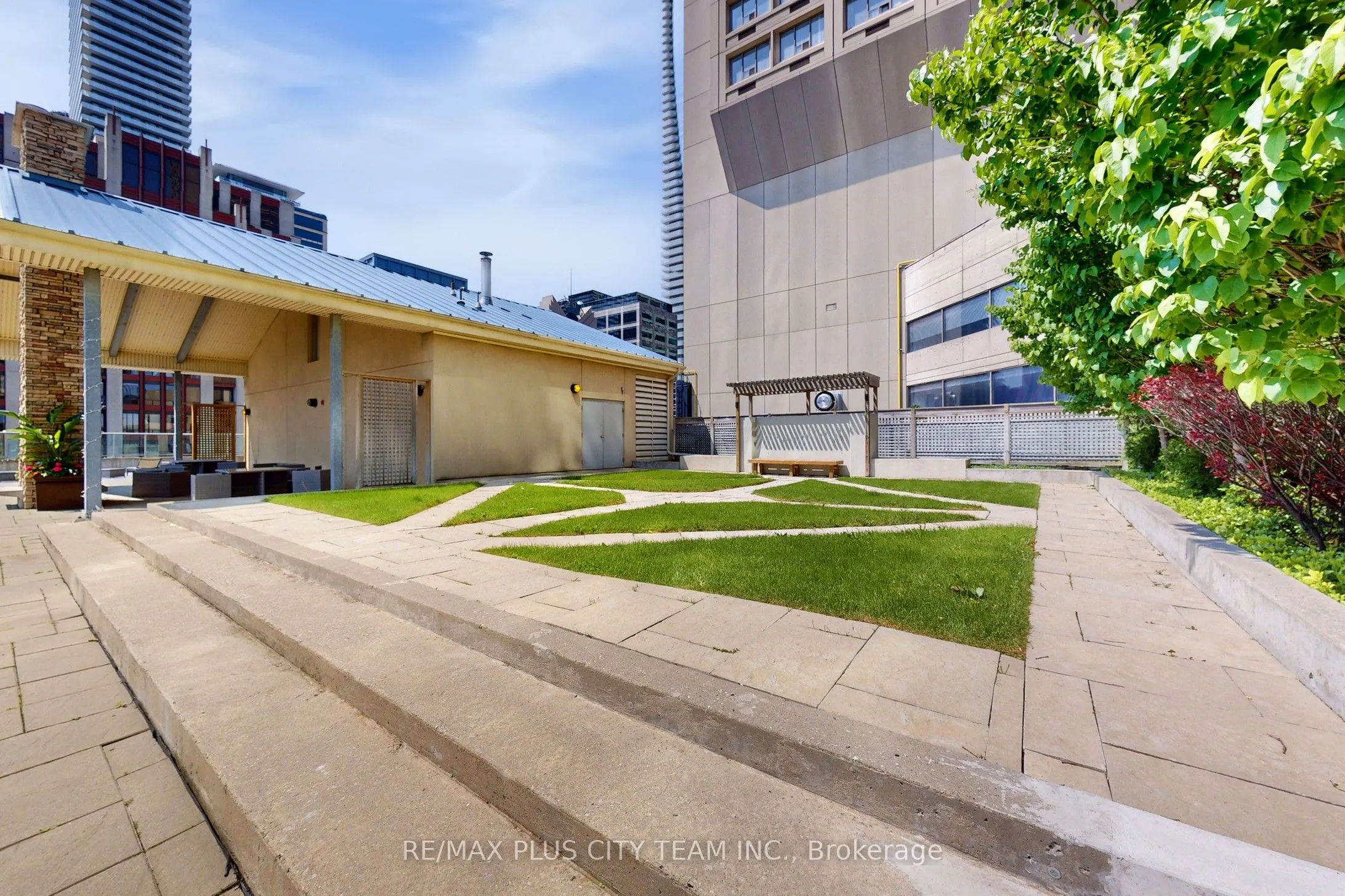 8 Park Road, #2515