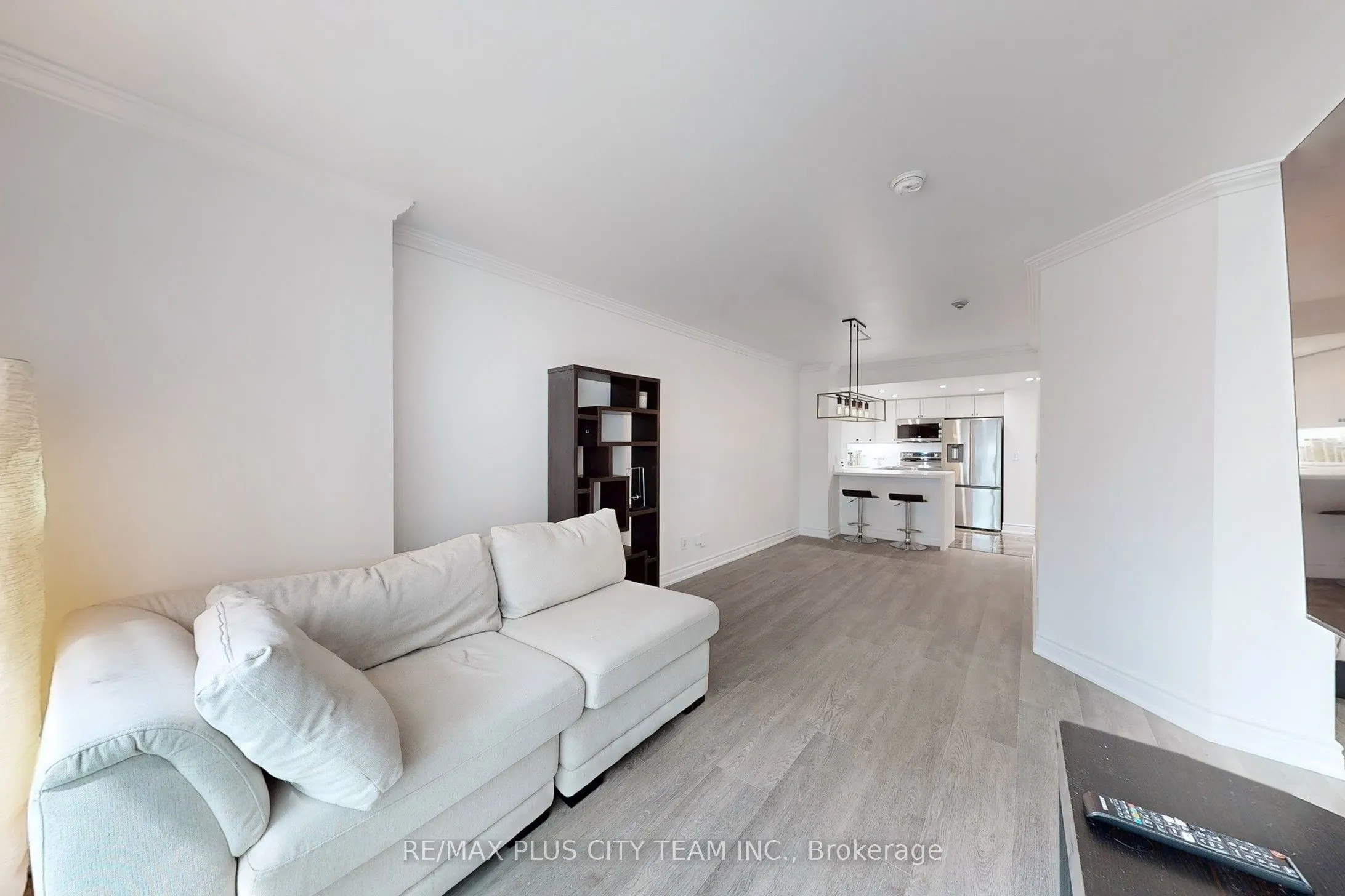 8 Park Road, #2515
