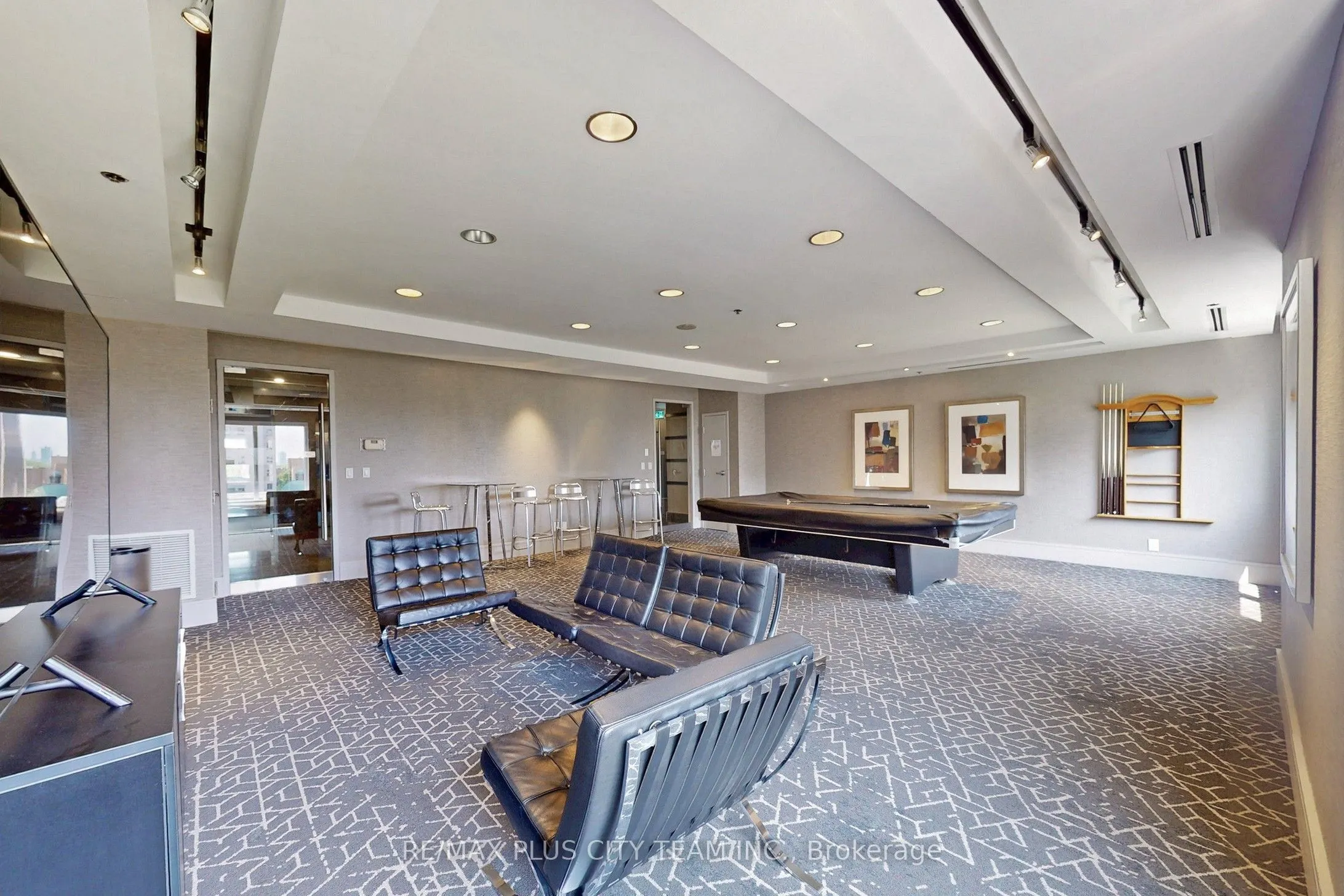 8 Park Road, #2515