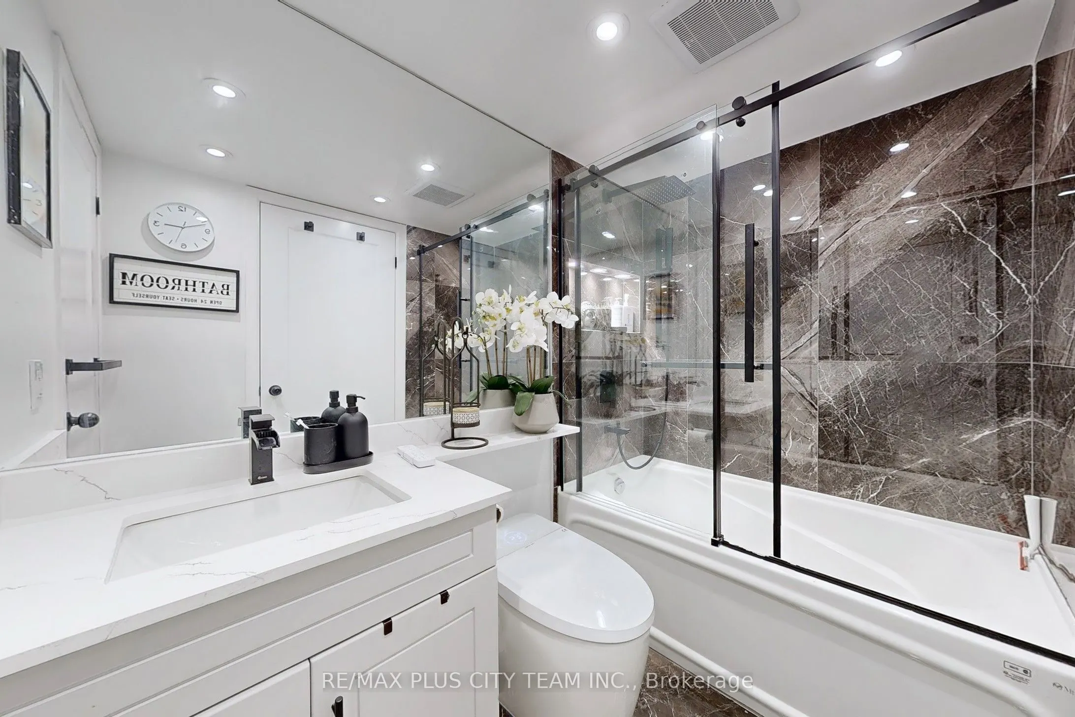 8 Park Road, #2515