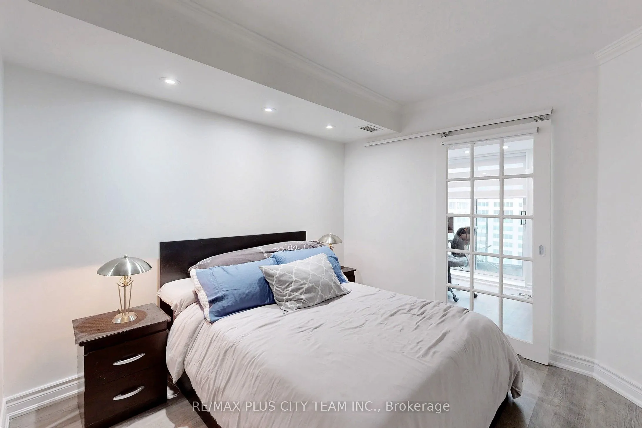 8 Park Road, #2515