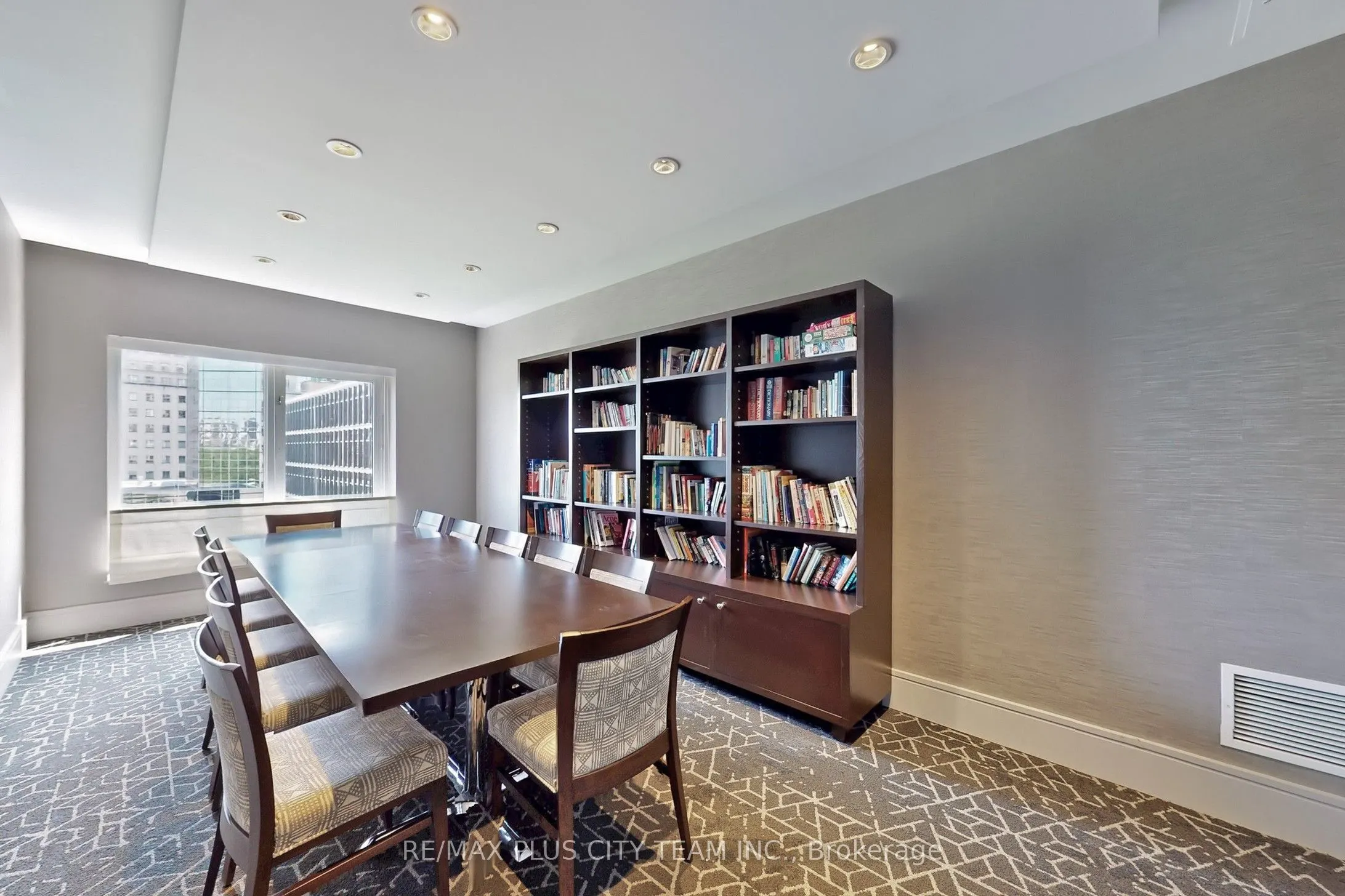 8 Park Road, #2515