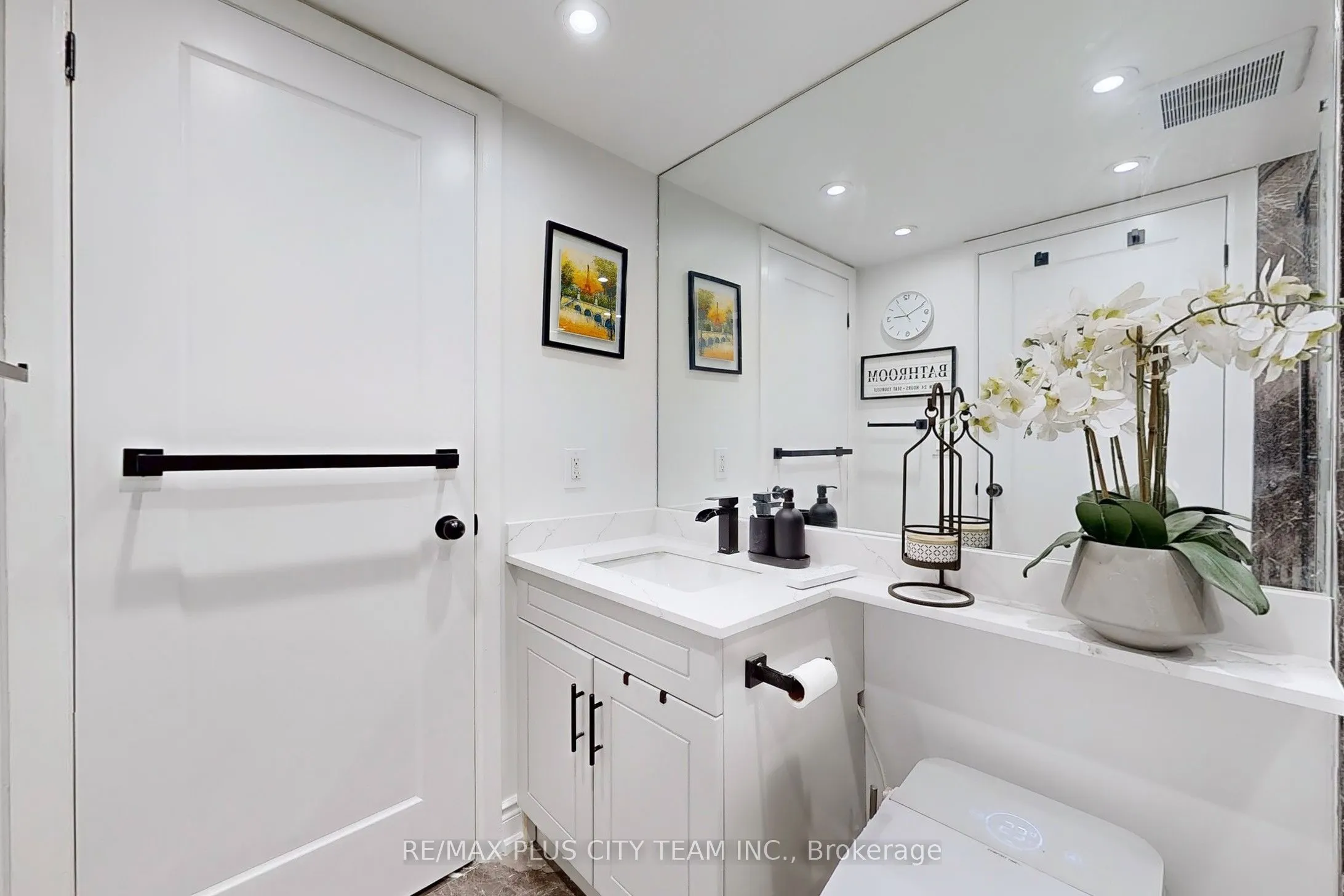 8 Park Road, #2515