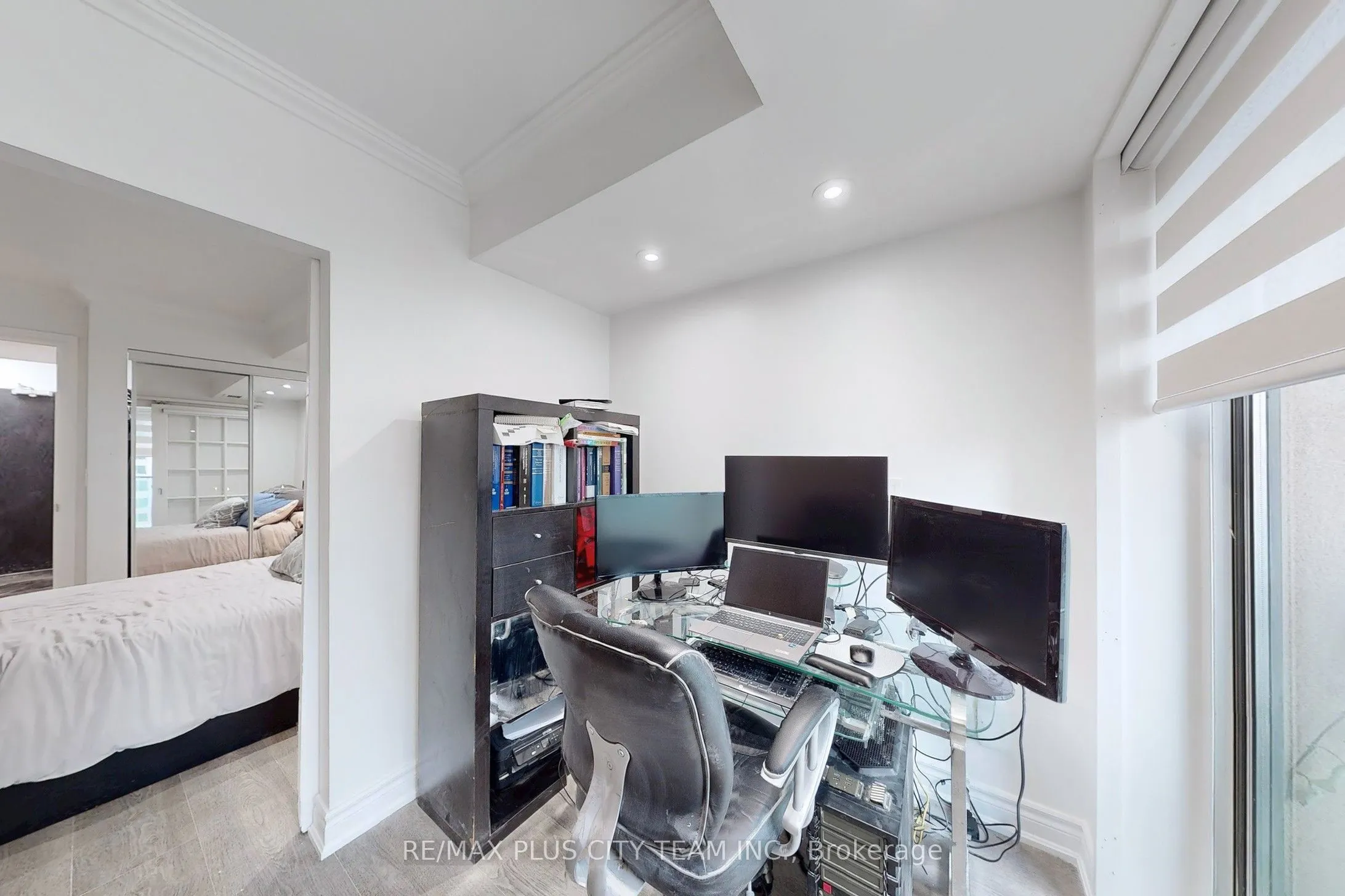 8 Park Road, #2515