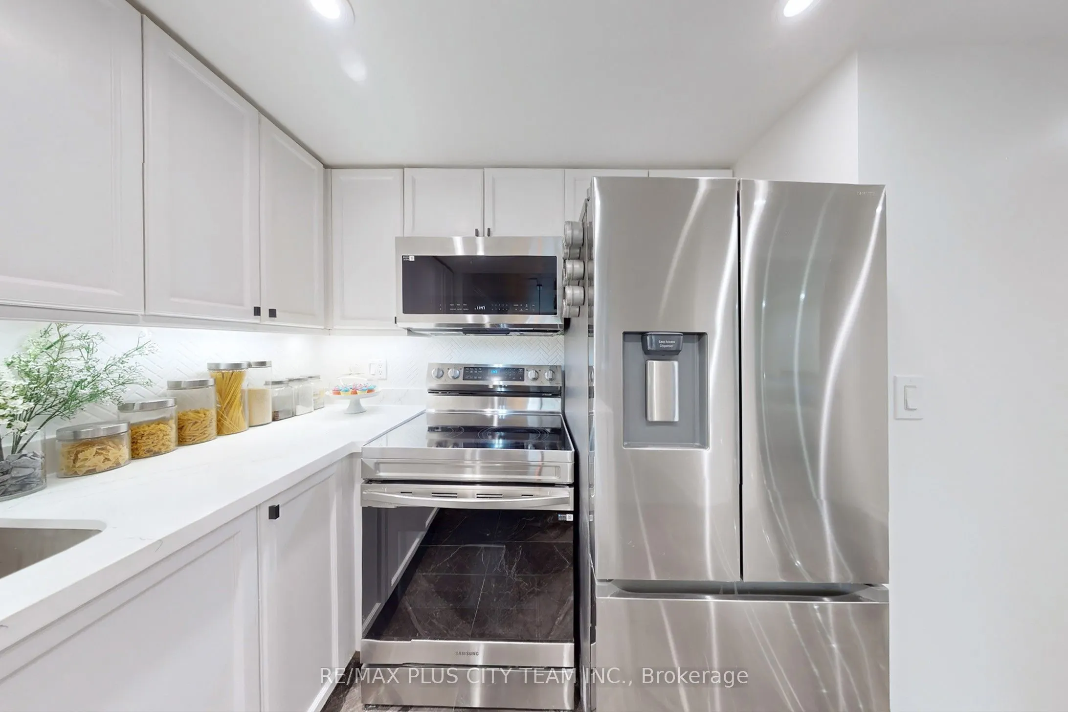 8 Park Road, #2515