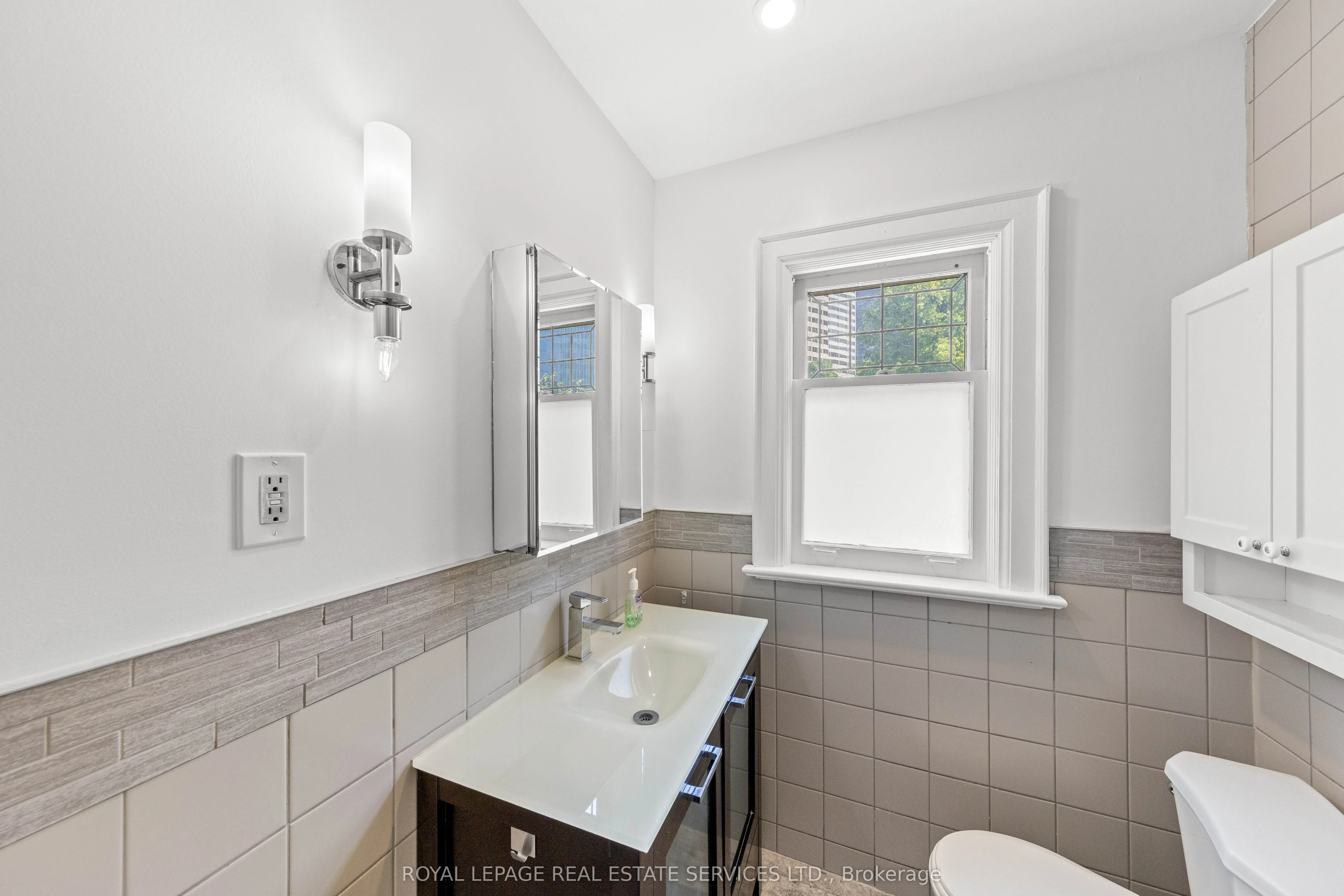 9 Duplex Crescent