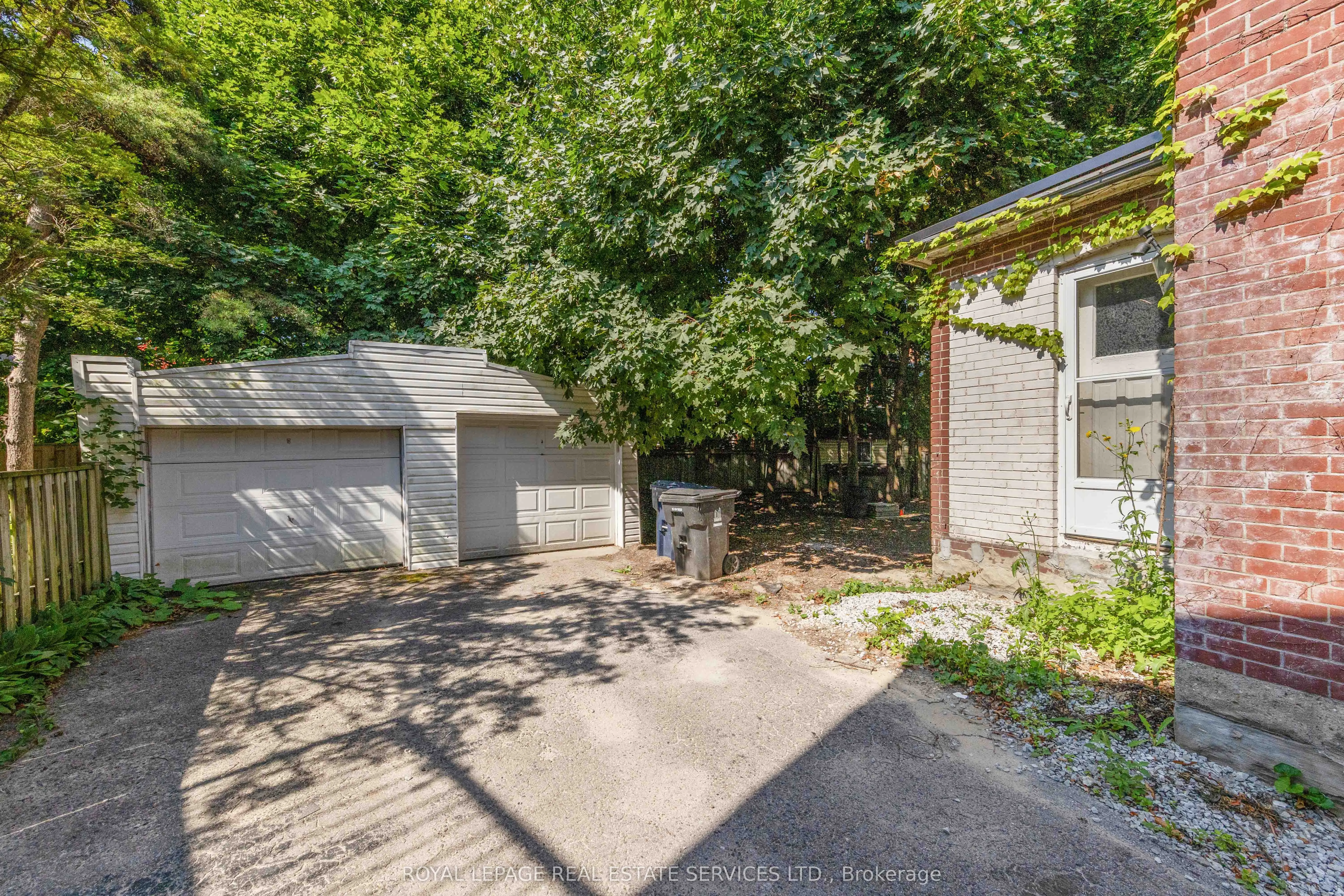 9 Duplex Crescent