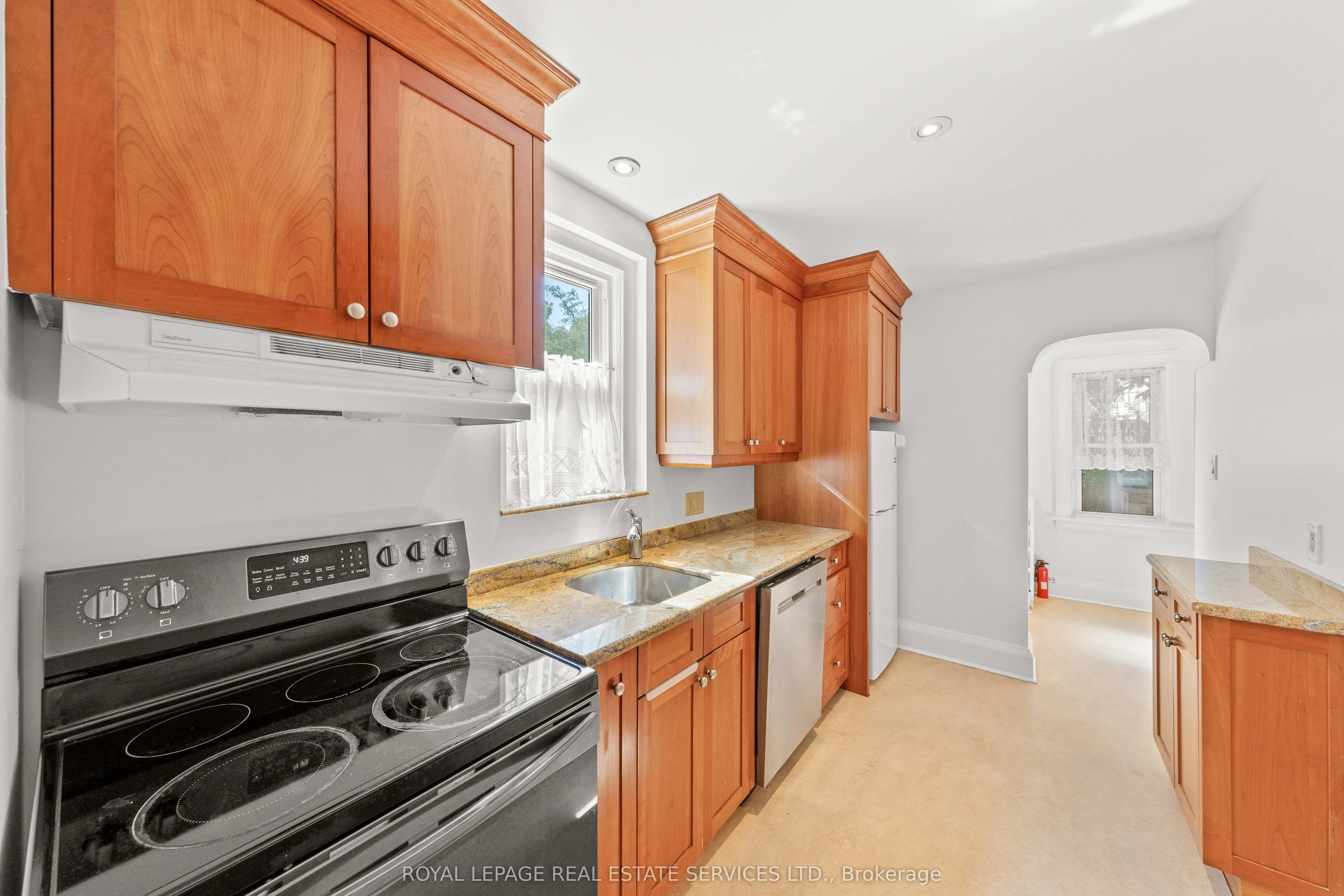 9 Duplex Crescent