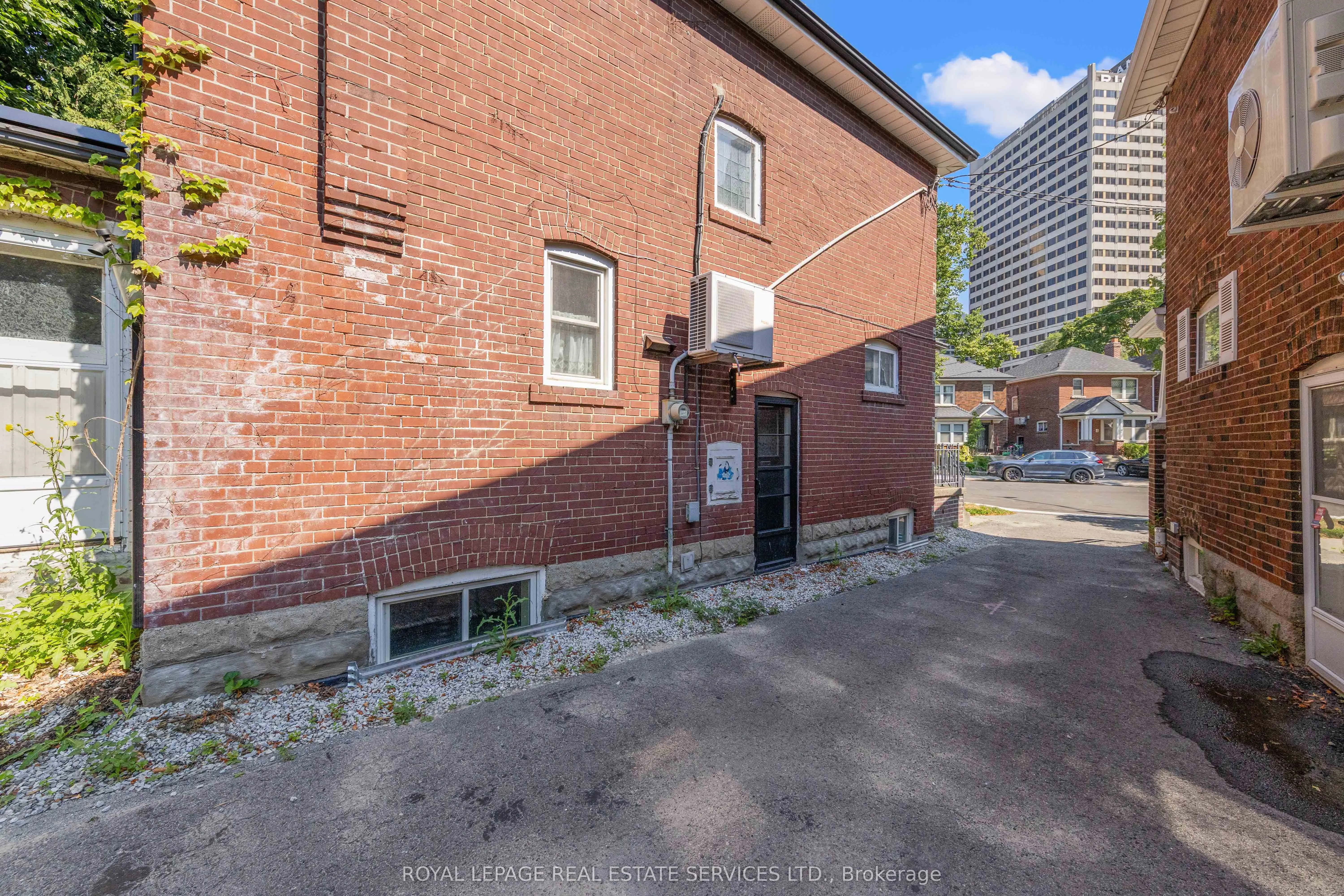 9 Duplex Crescent