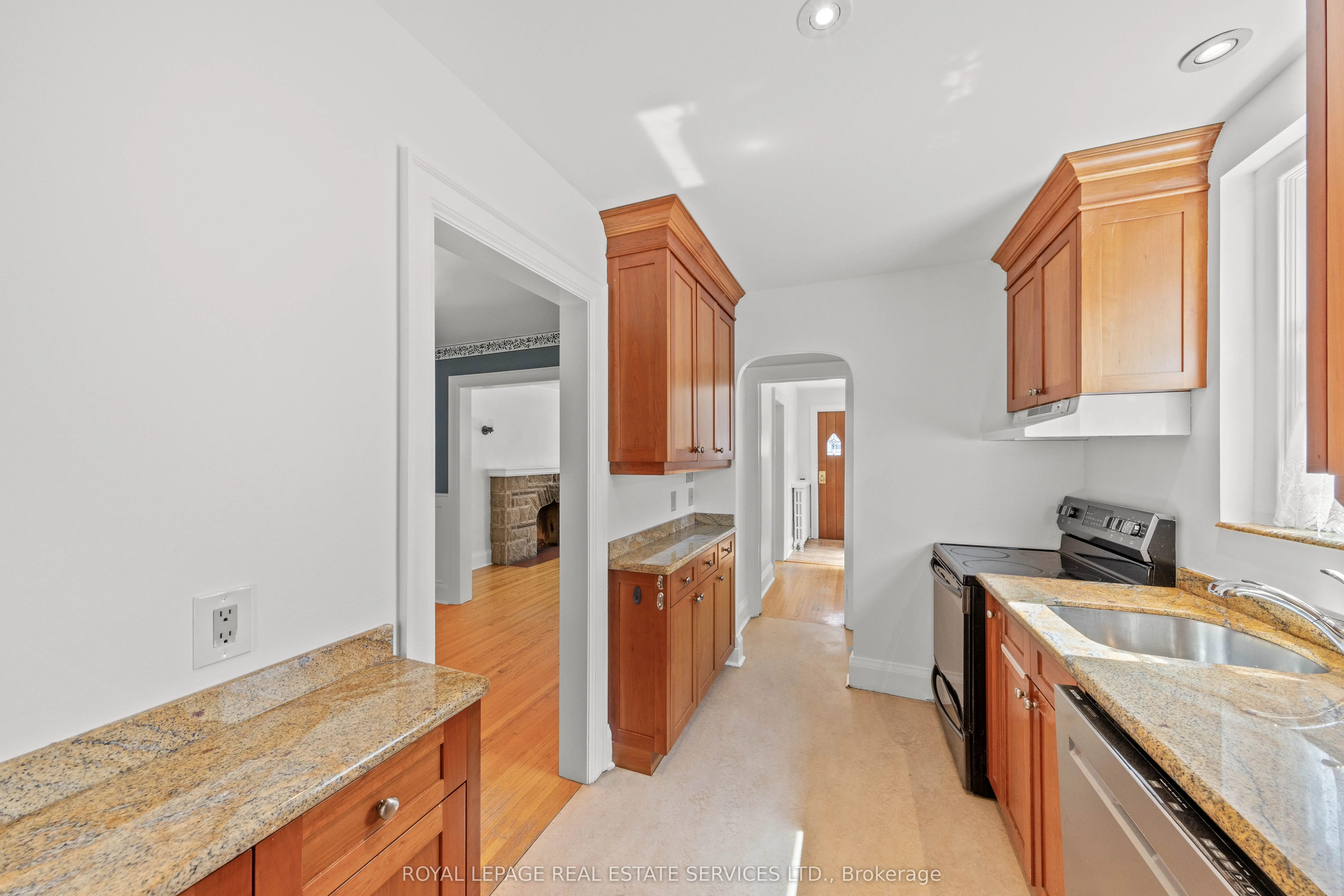 9 Duplex Crescent