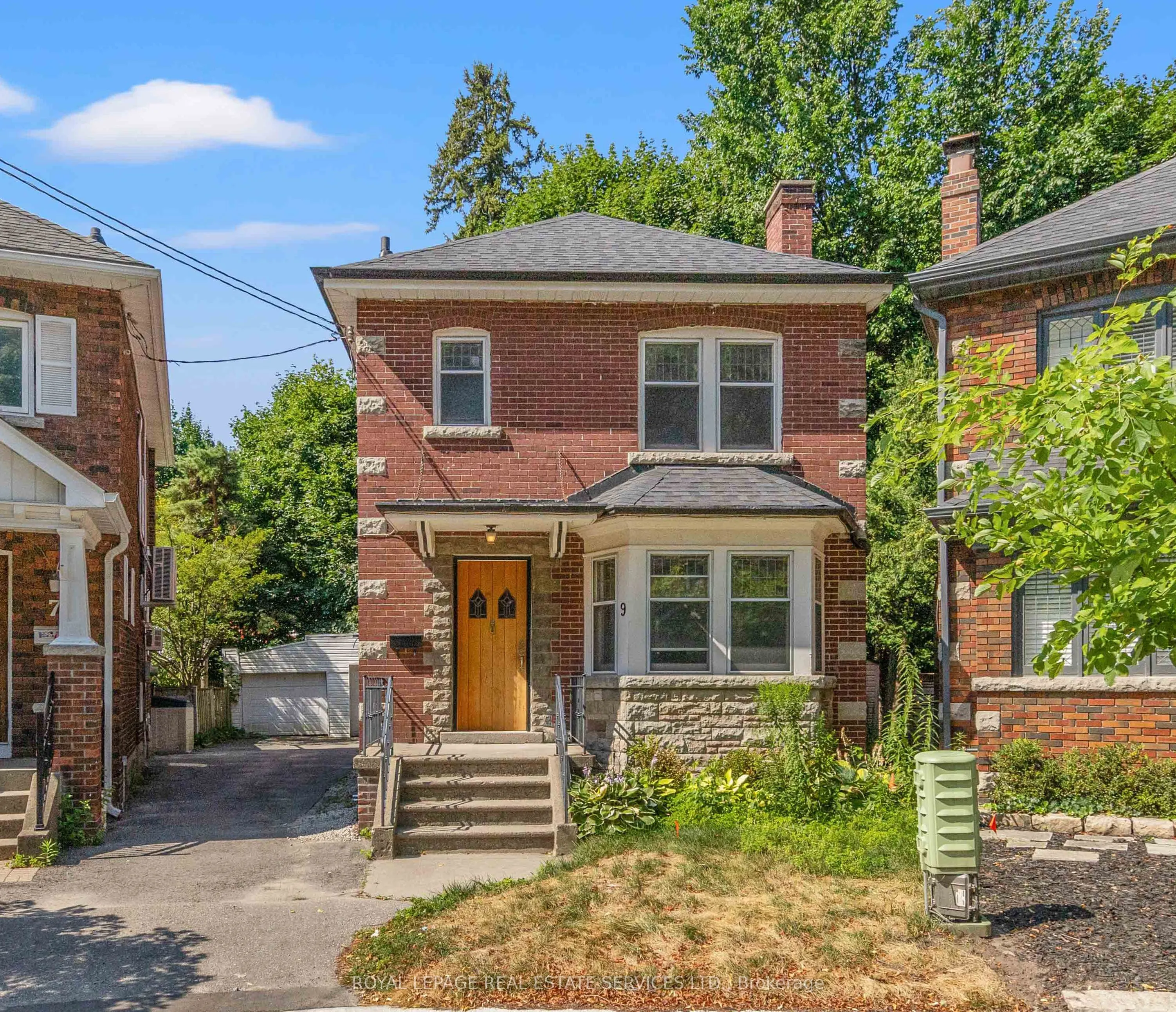 9 Duplex Crescent