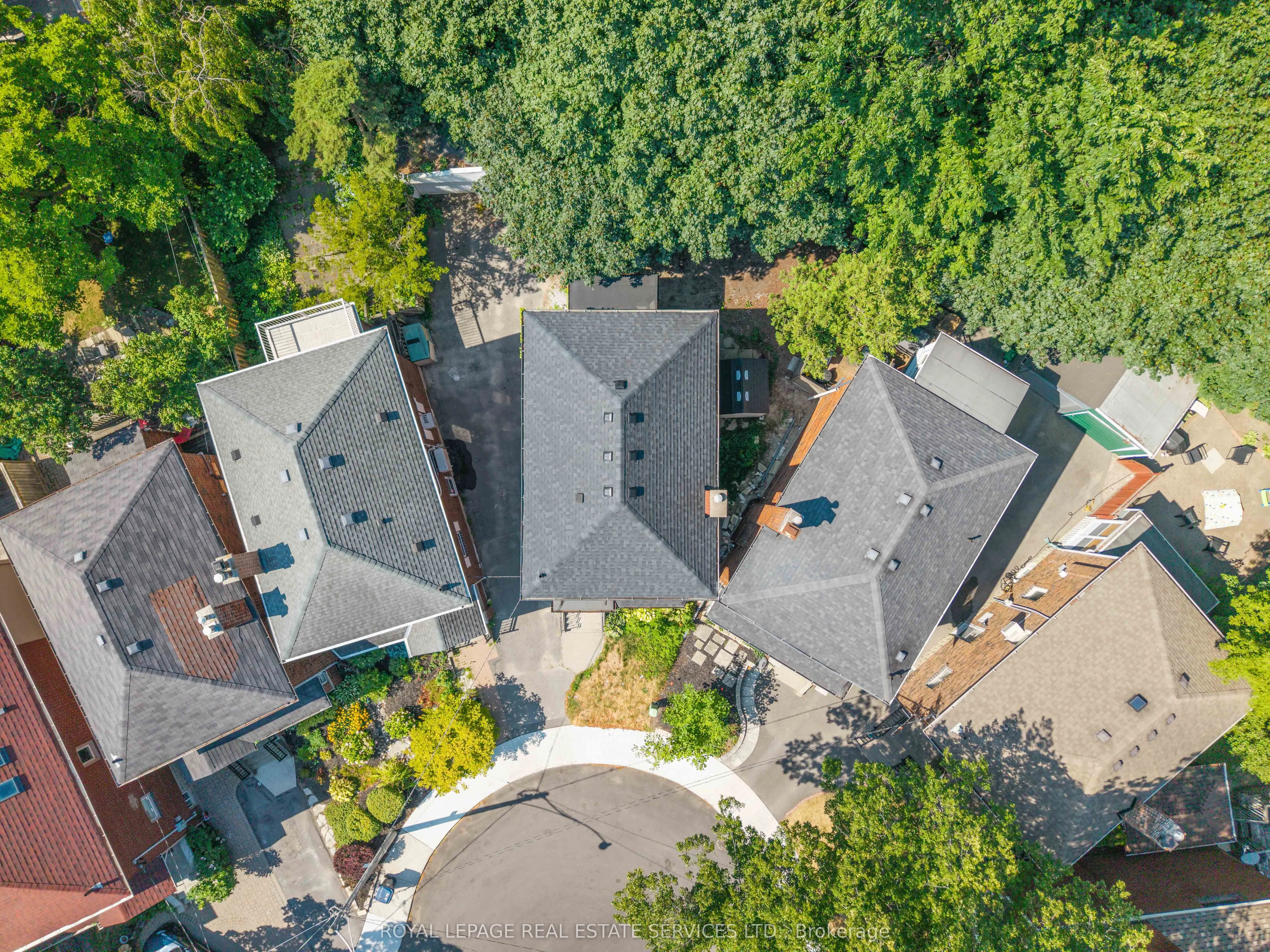 9 Duplex Crescent