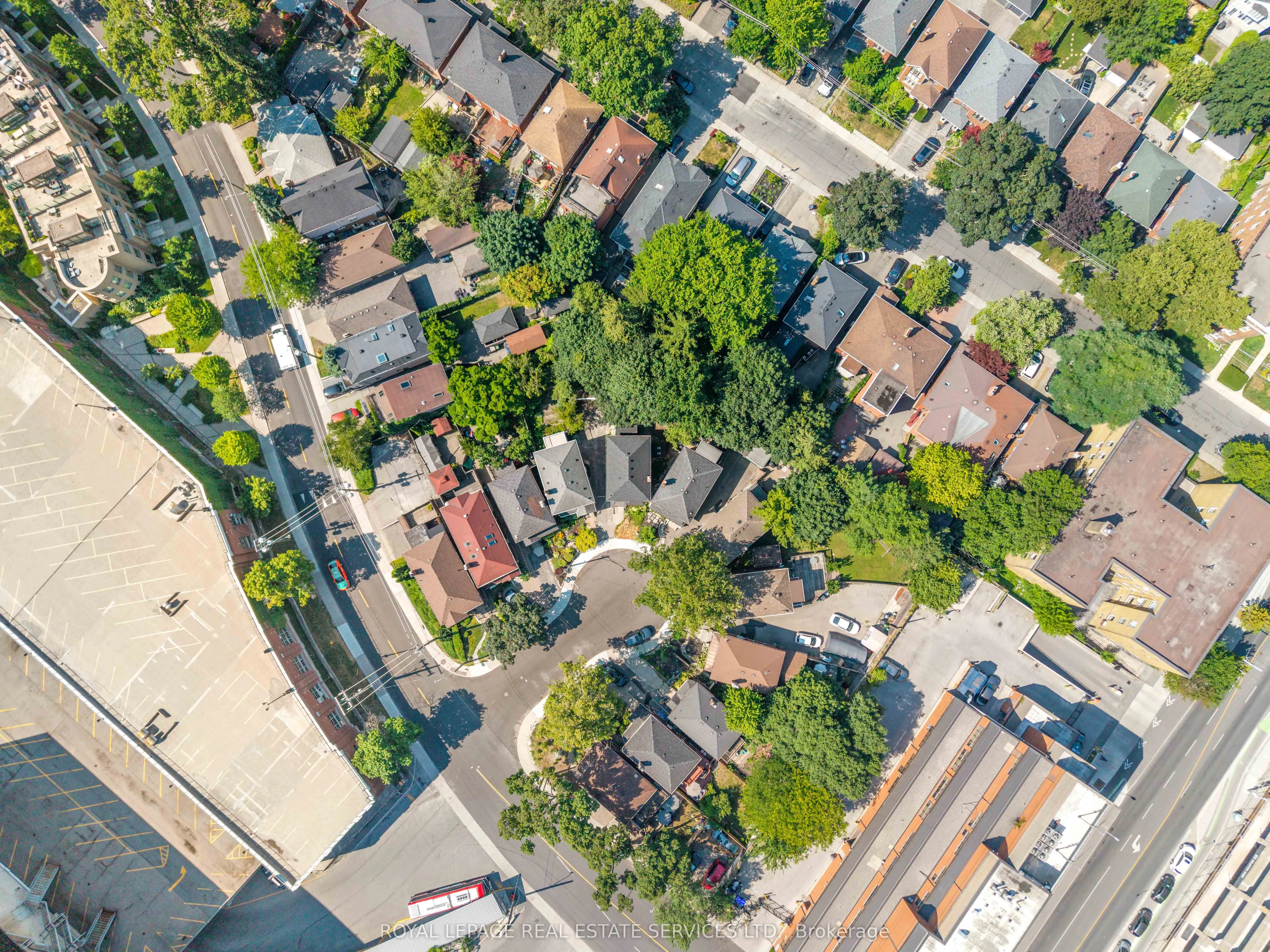 9 Duplex Crescent