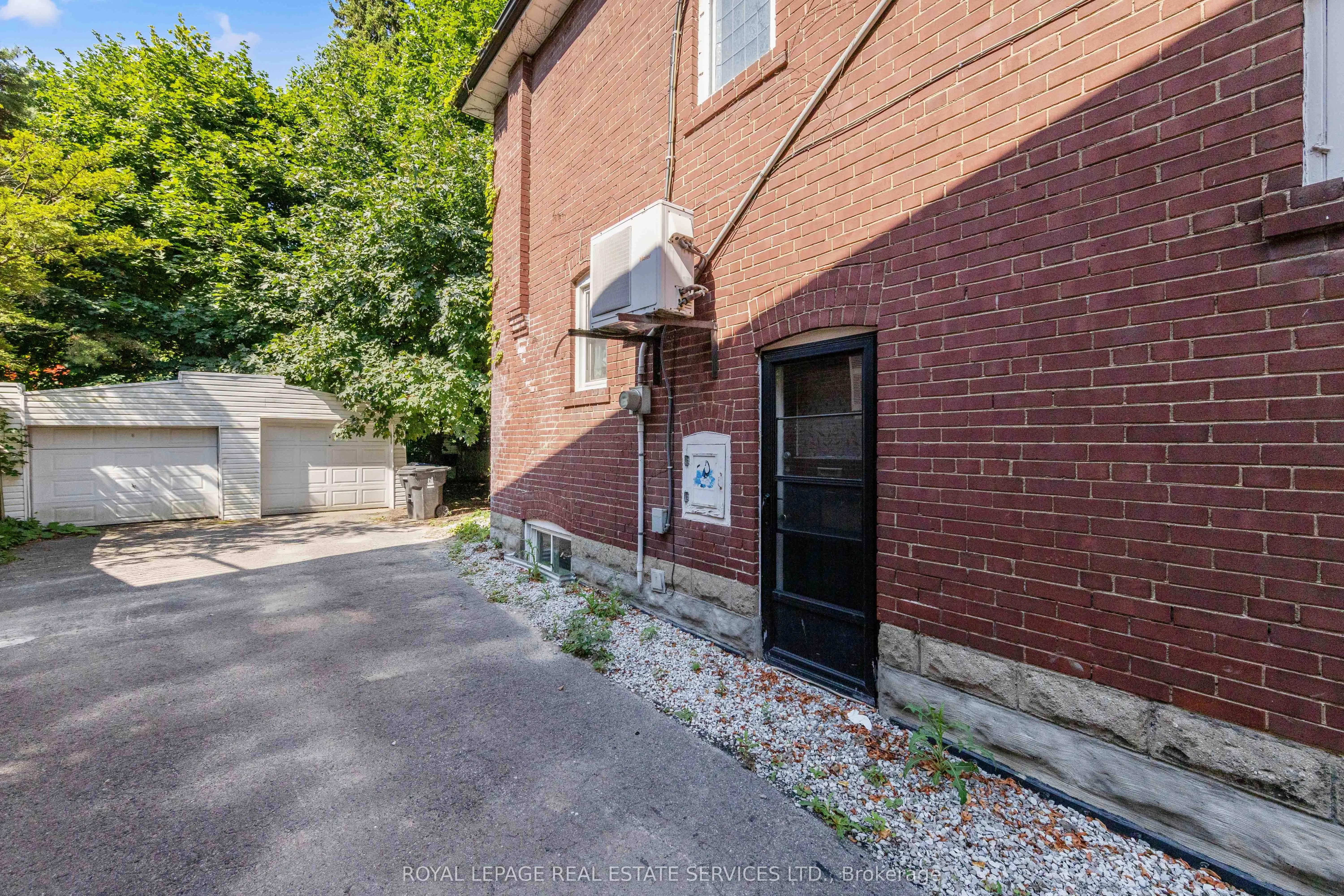 9 Duplex Crescent