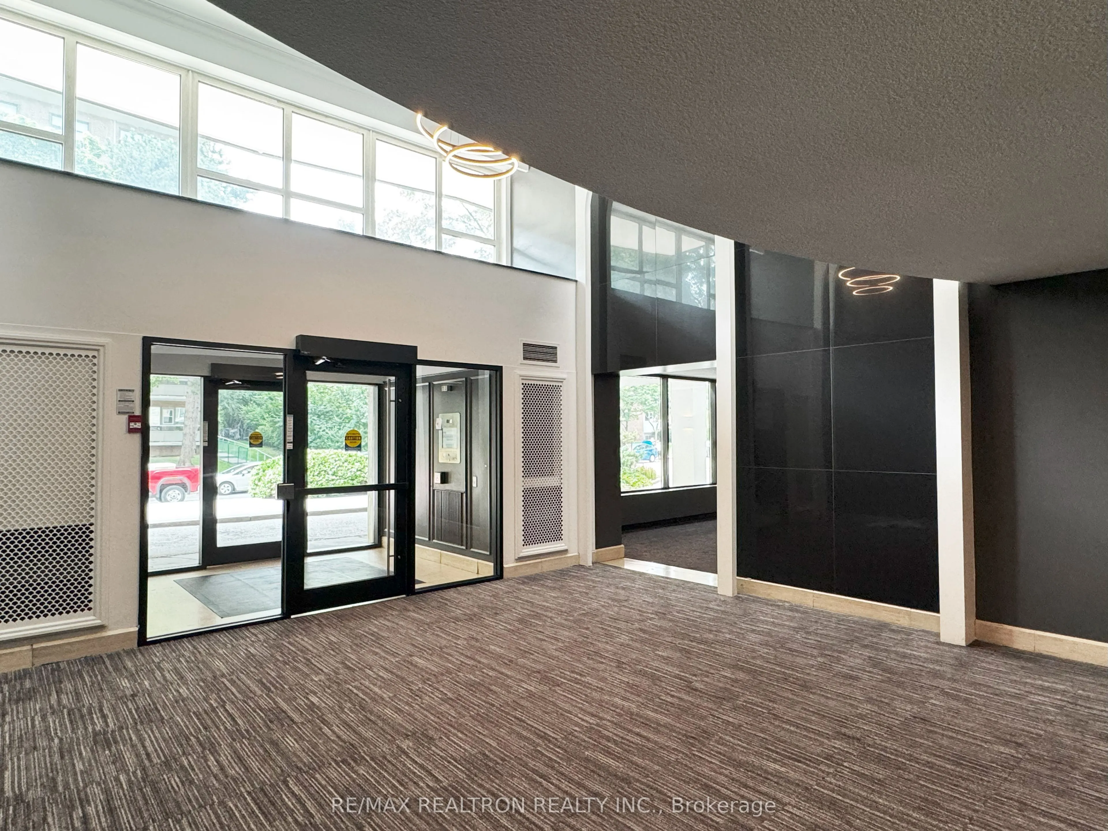 10 Shallmar Boulevard, #208