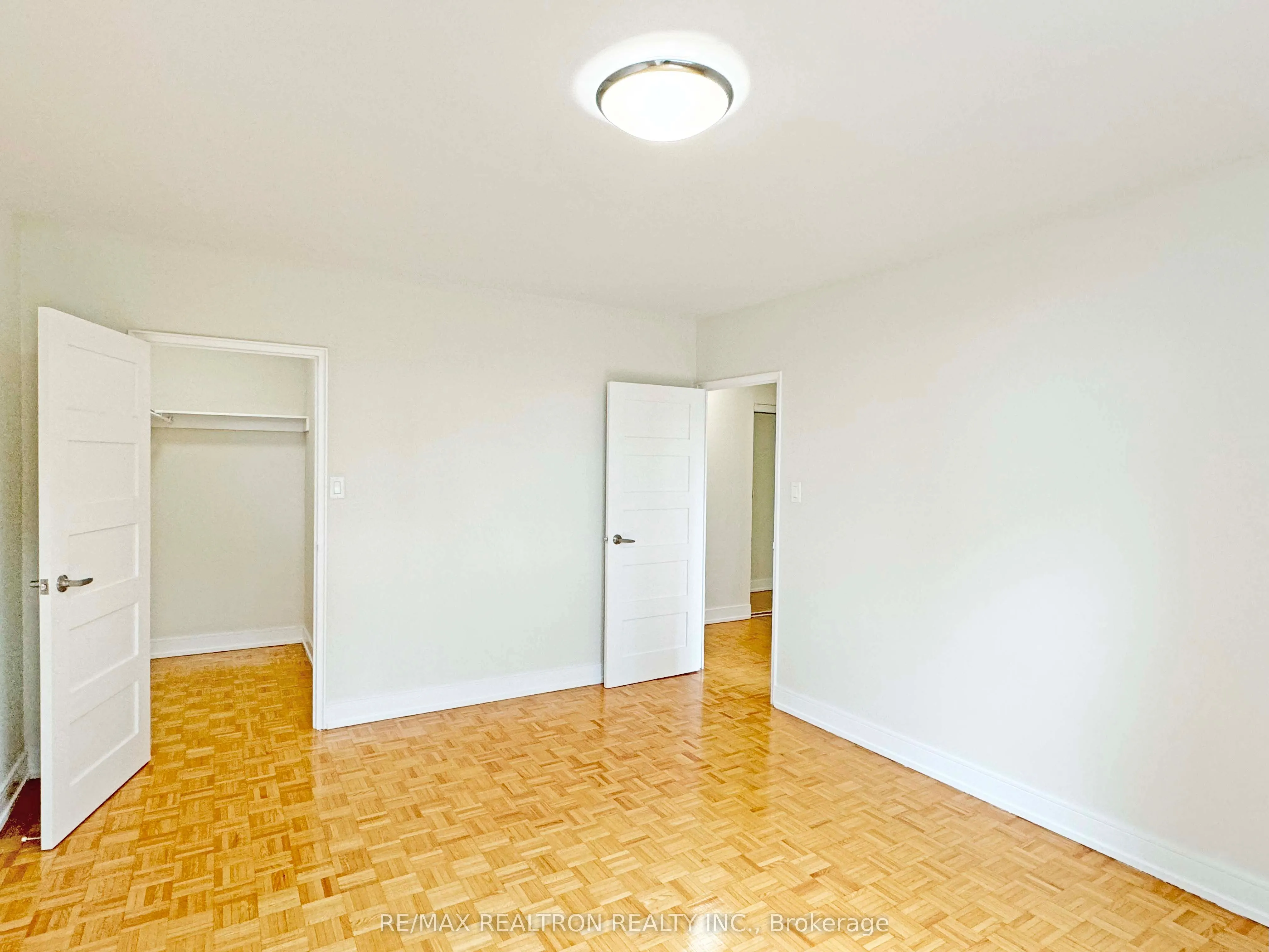 10 Shallmar Boulevard, #208