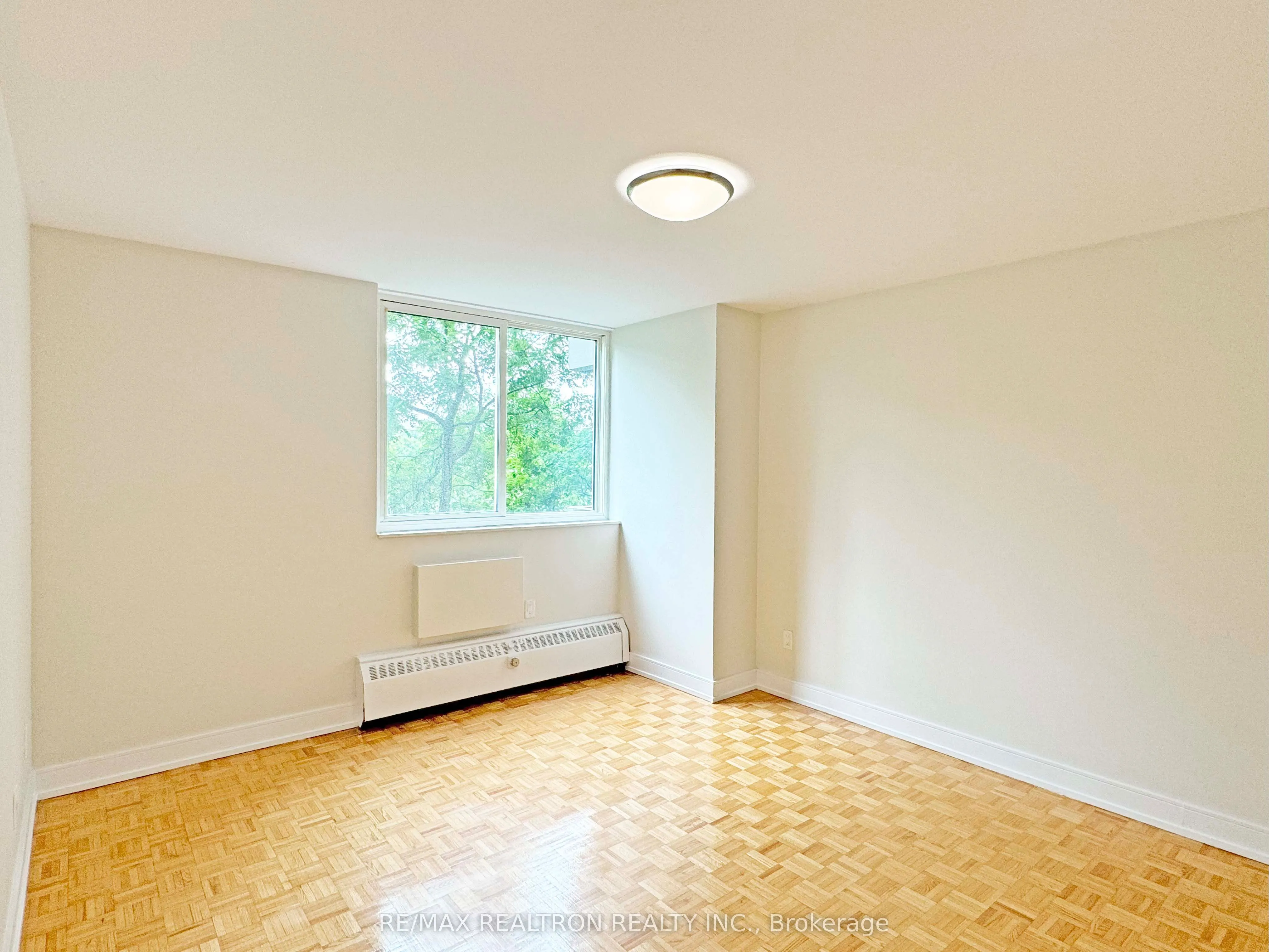 10 Shallmar Boulevard, #208
