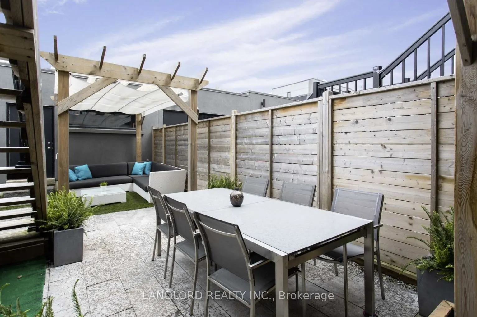 289 Roxton Road