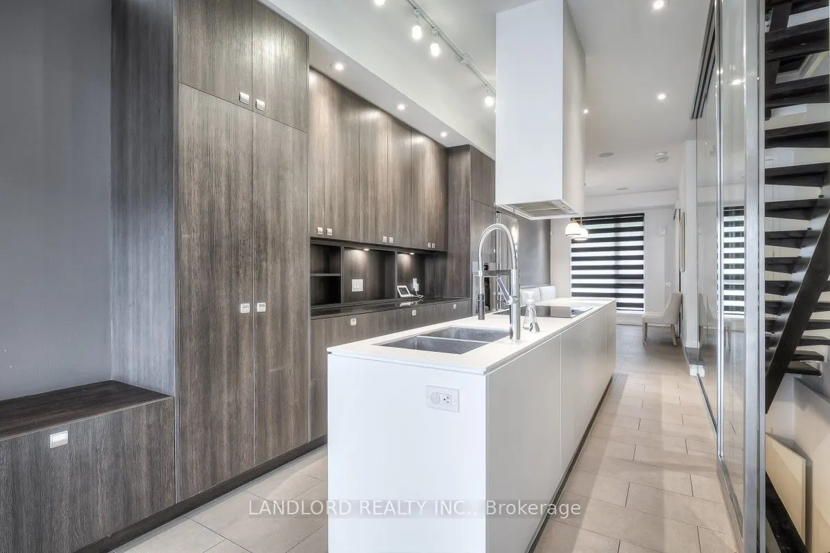 289 Roxton Road