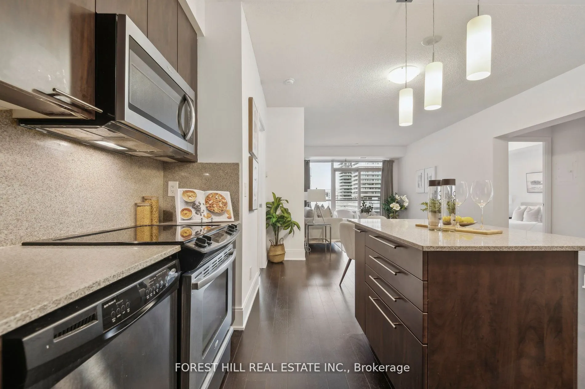 70 Roehampton Avenue, #713