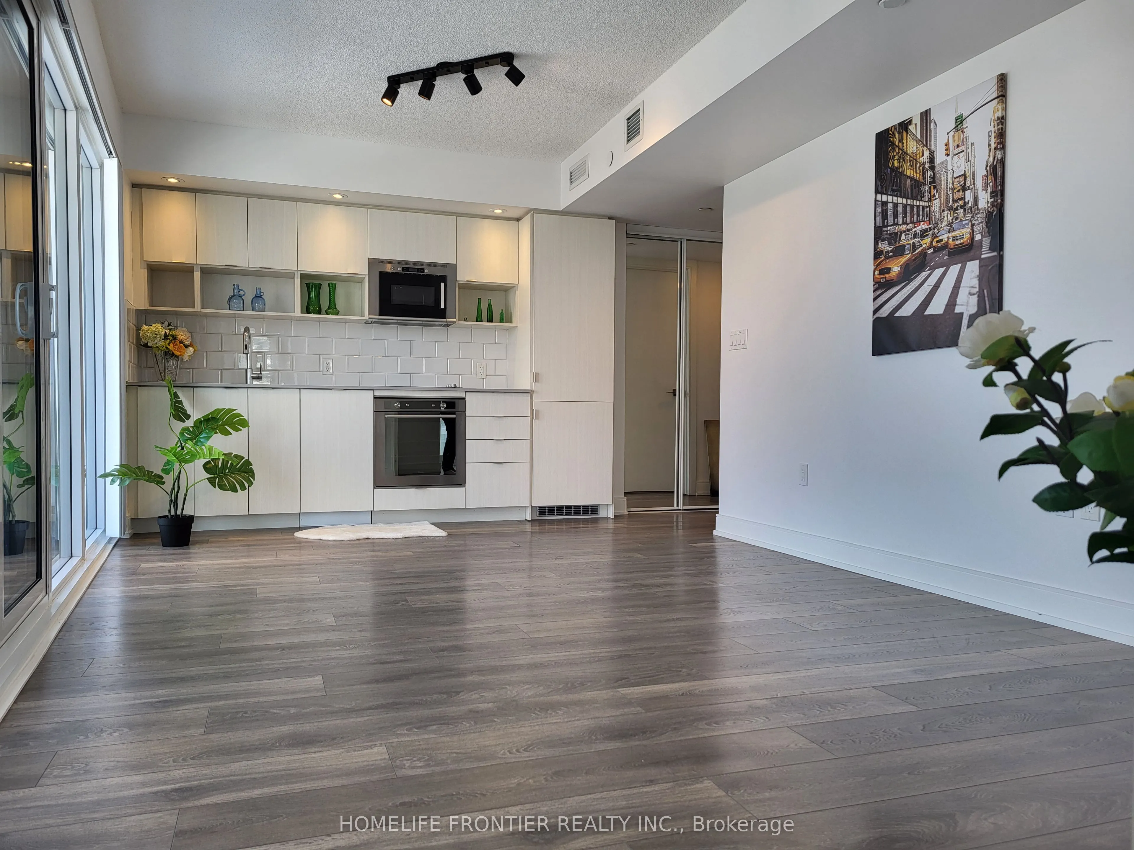 89 Mcgill Street, #1705