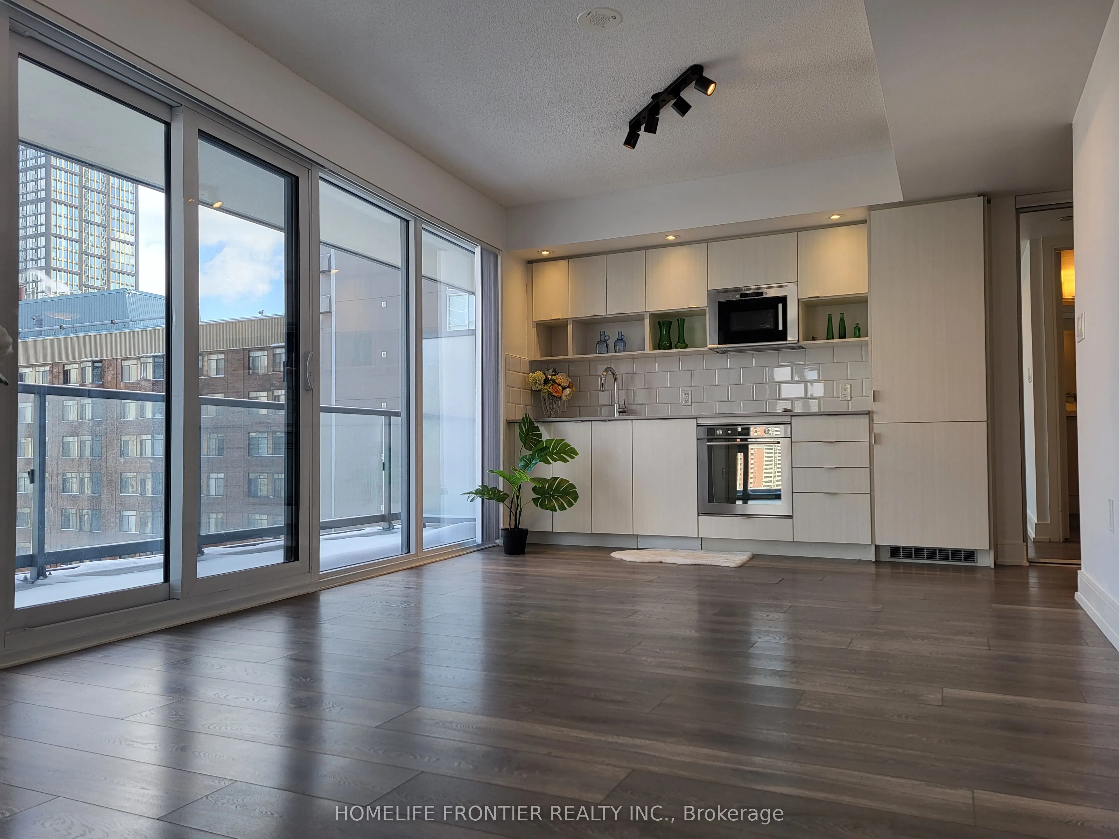89 Mcgill Street, #1705
