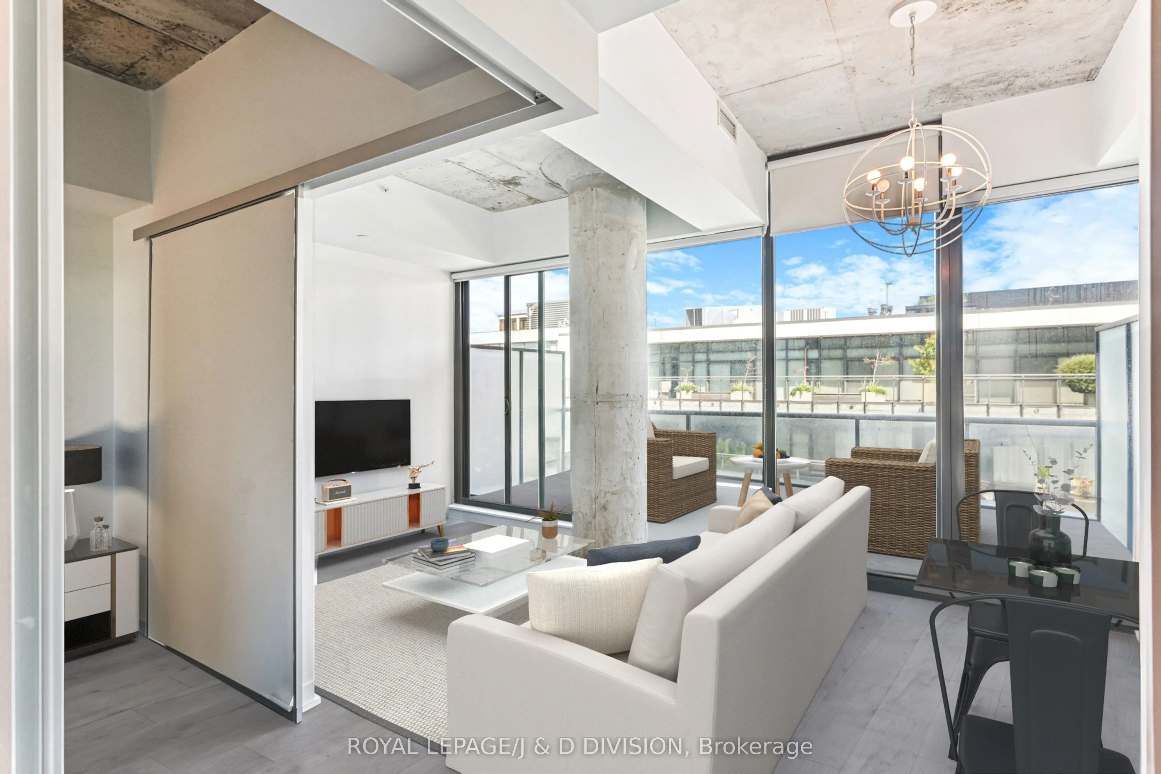 560 King Street W, #1006