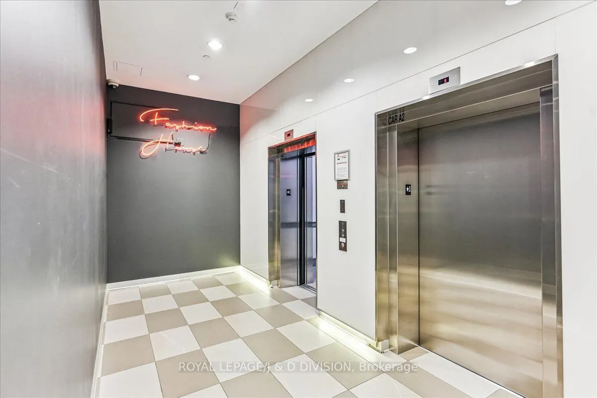 560 King Street W, #1006