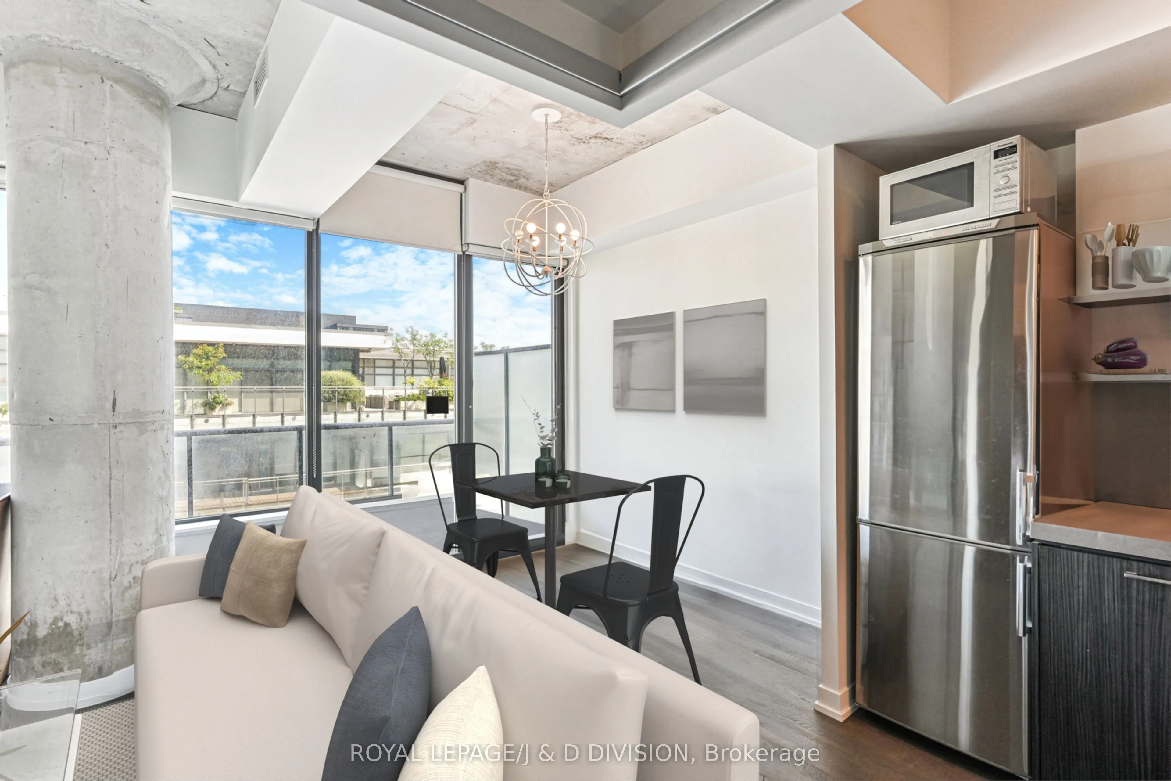 560 King Street W, #1006