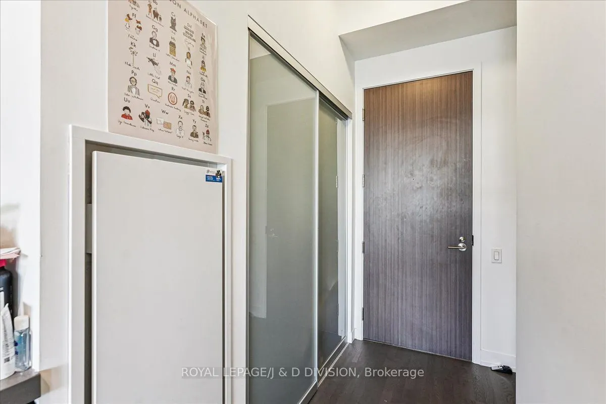 560 King Street W, #1006