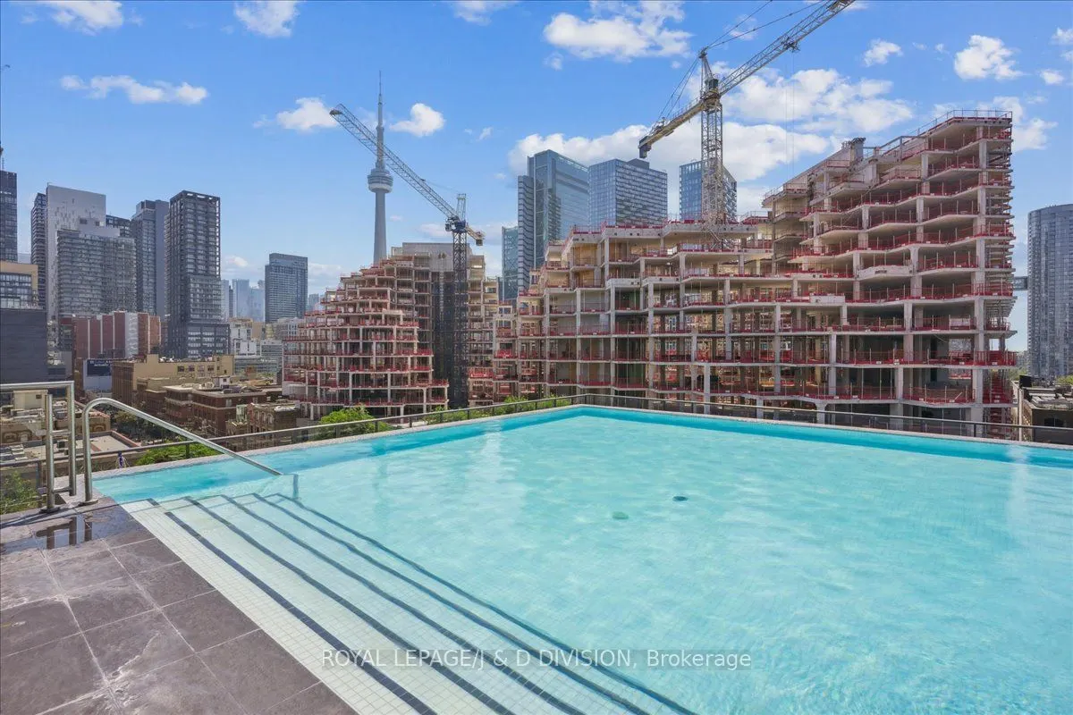 560 King Street W, #1006