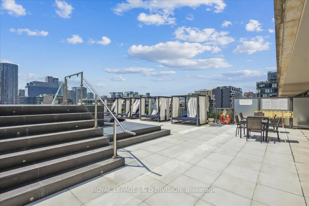 560 King Street W, #1006