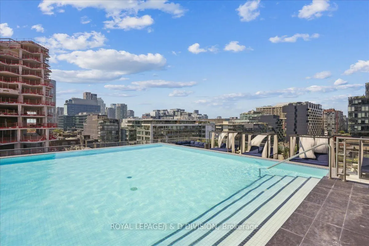 560 King Street W, #1006