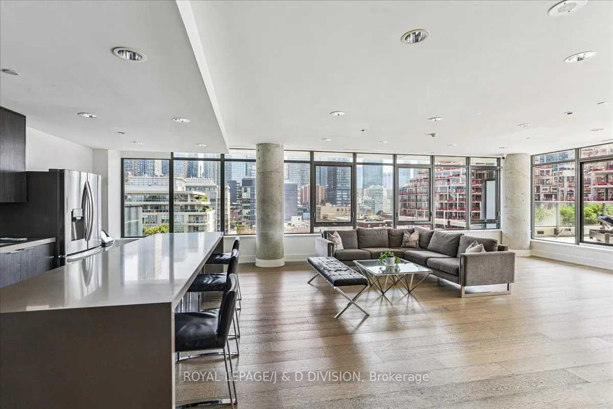 560 King Street W, #1006
