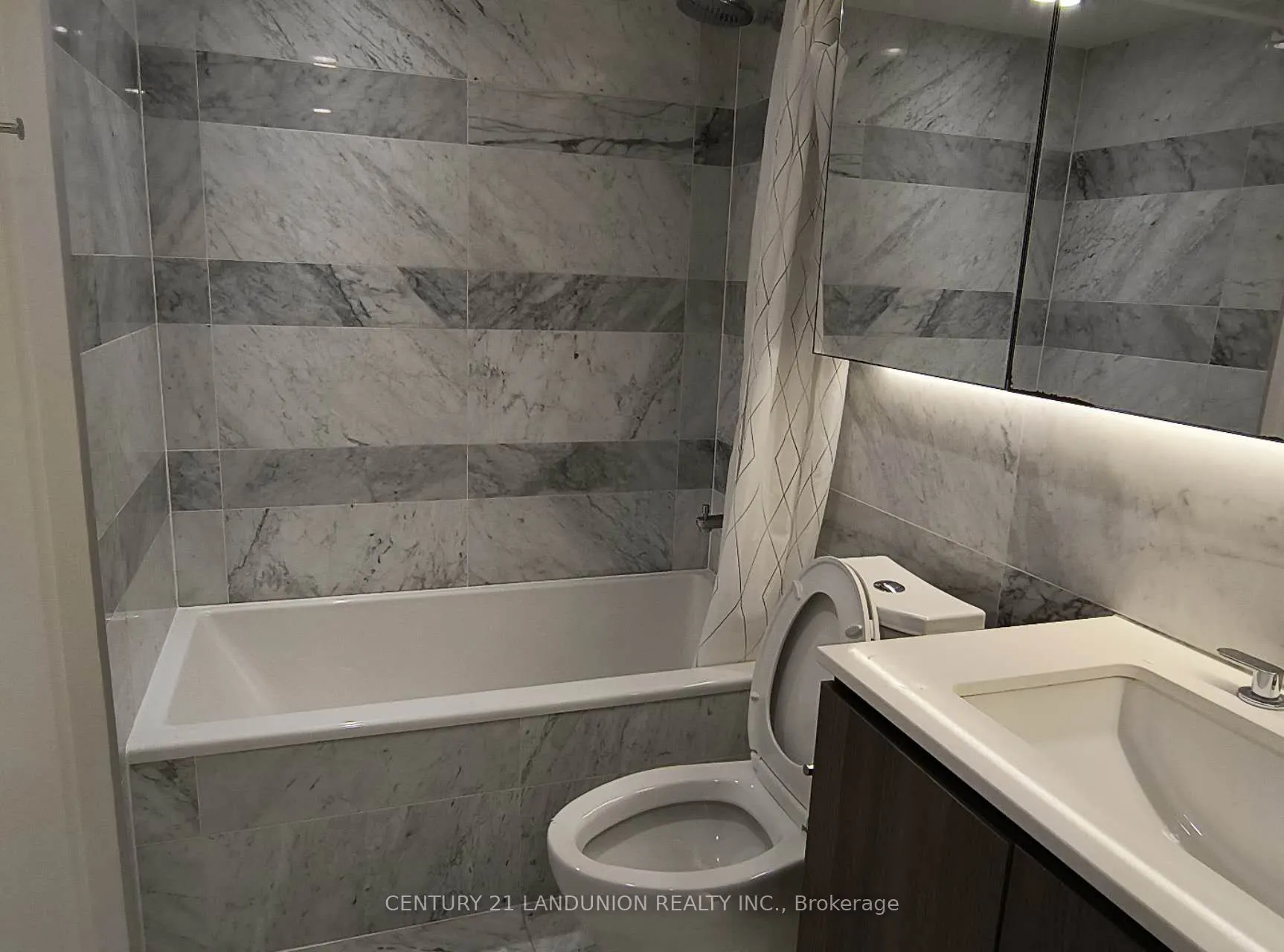 19 Bathurst Street, #902