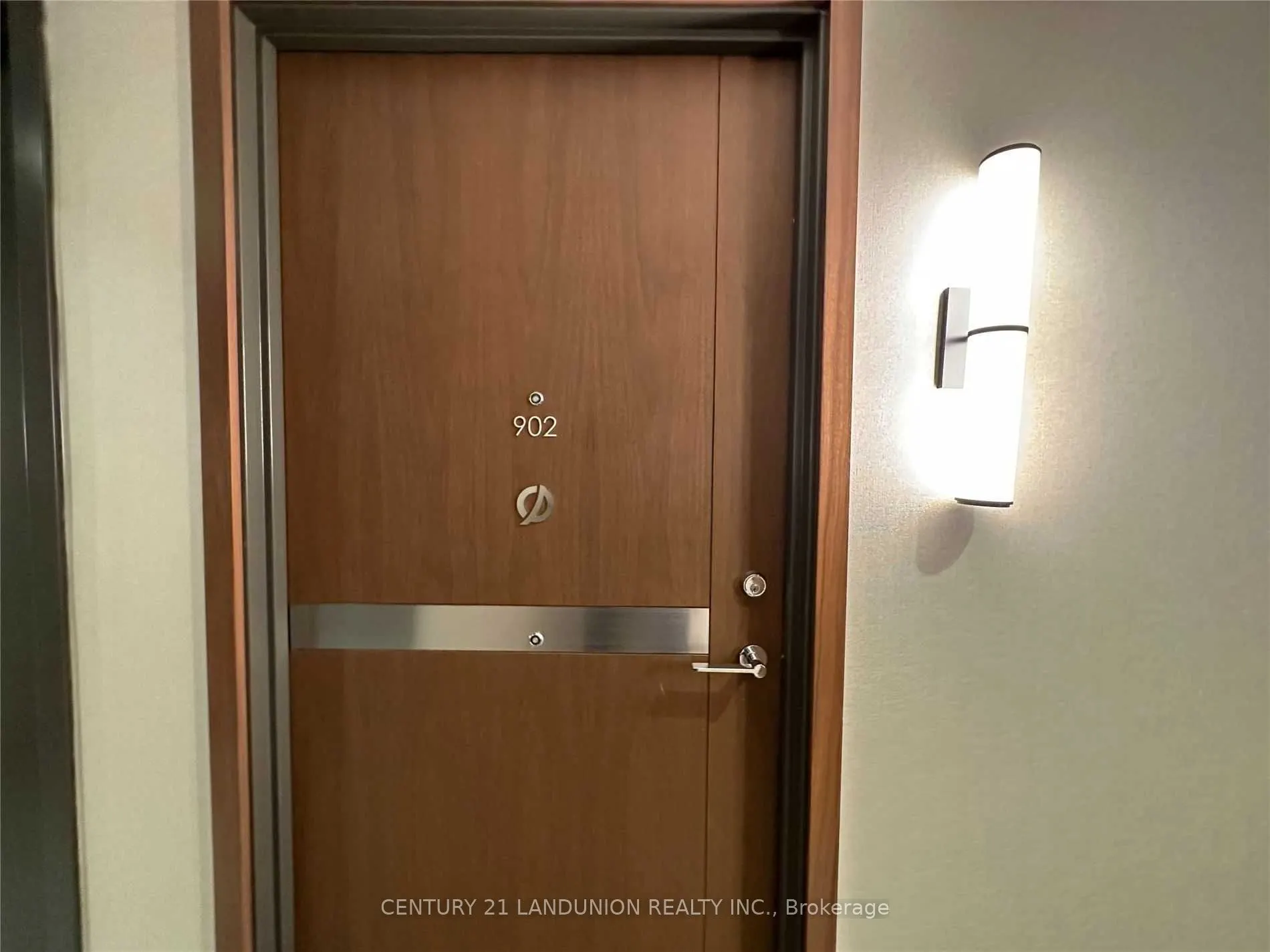 19 Bathurst Street, #902